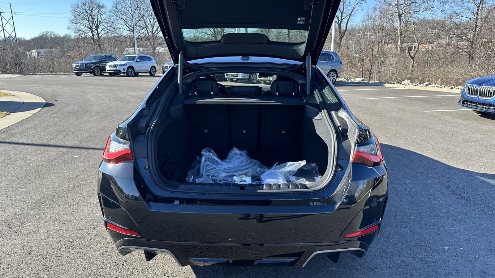 Vehicle photo 29