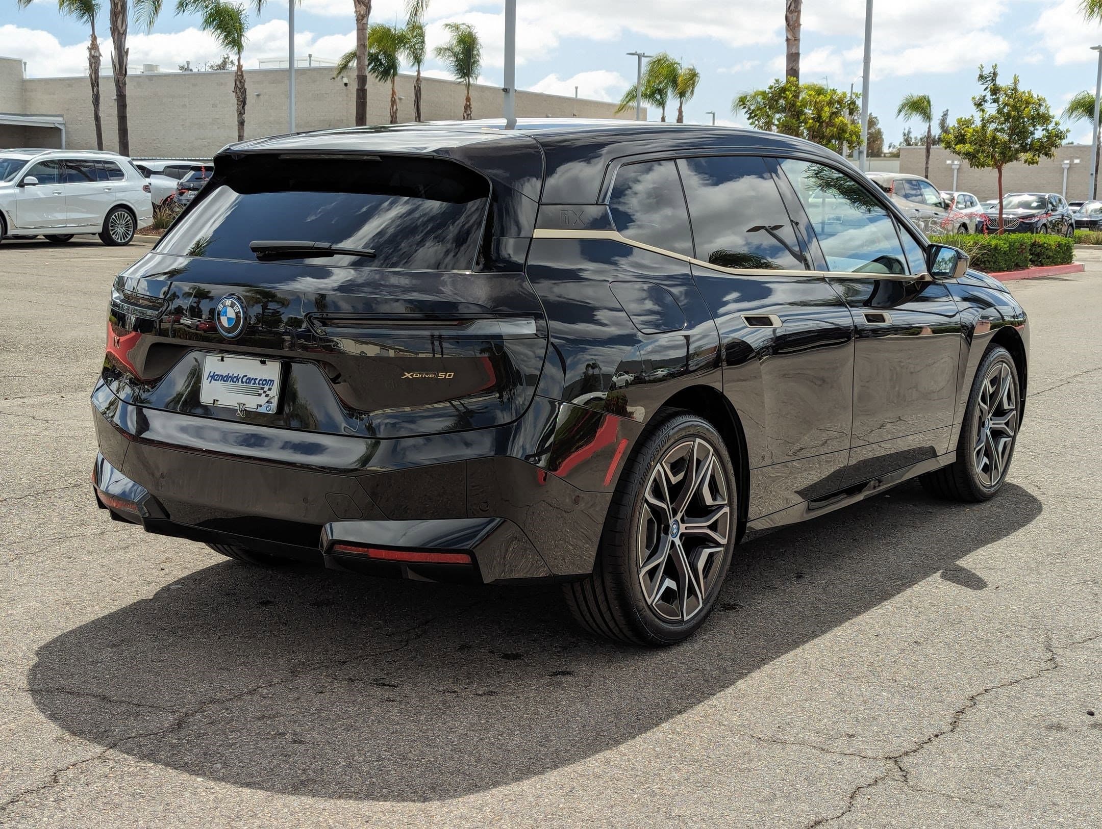 Vehicle photo 8
