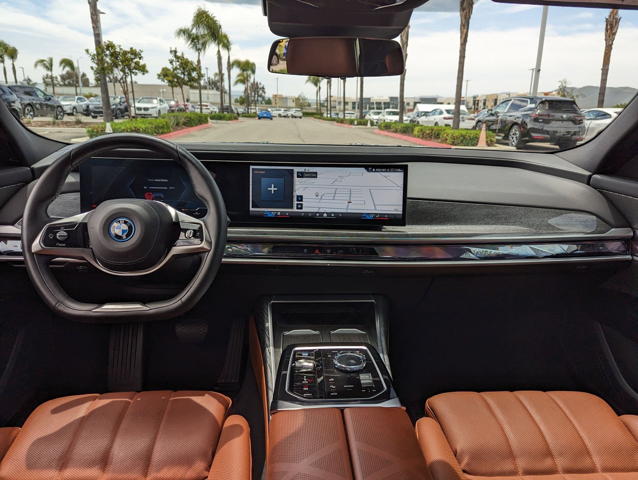 Vehicle photo 28
