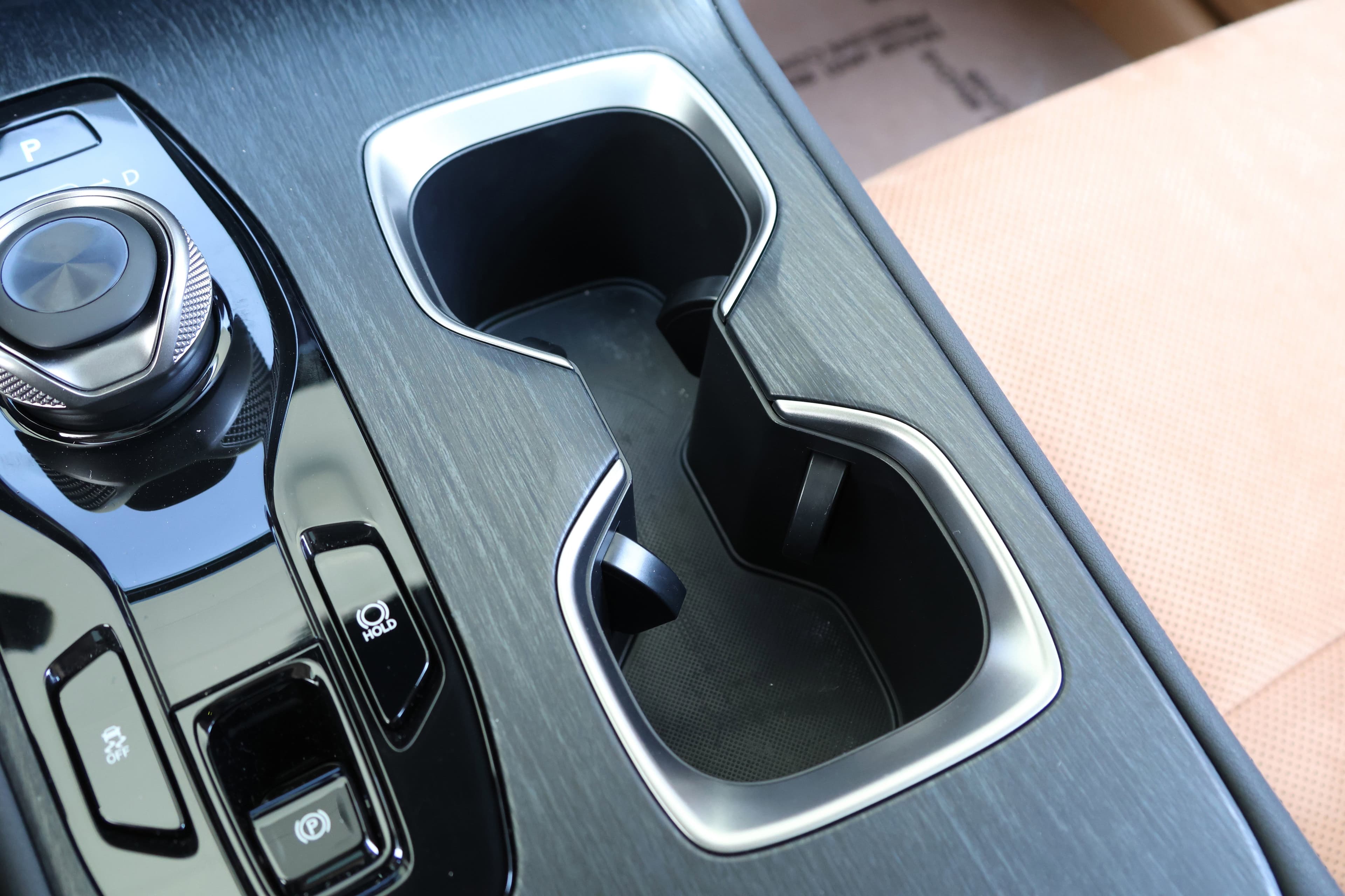 Vehicle photo 28