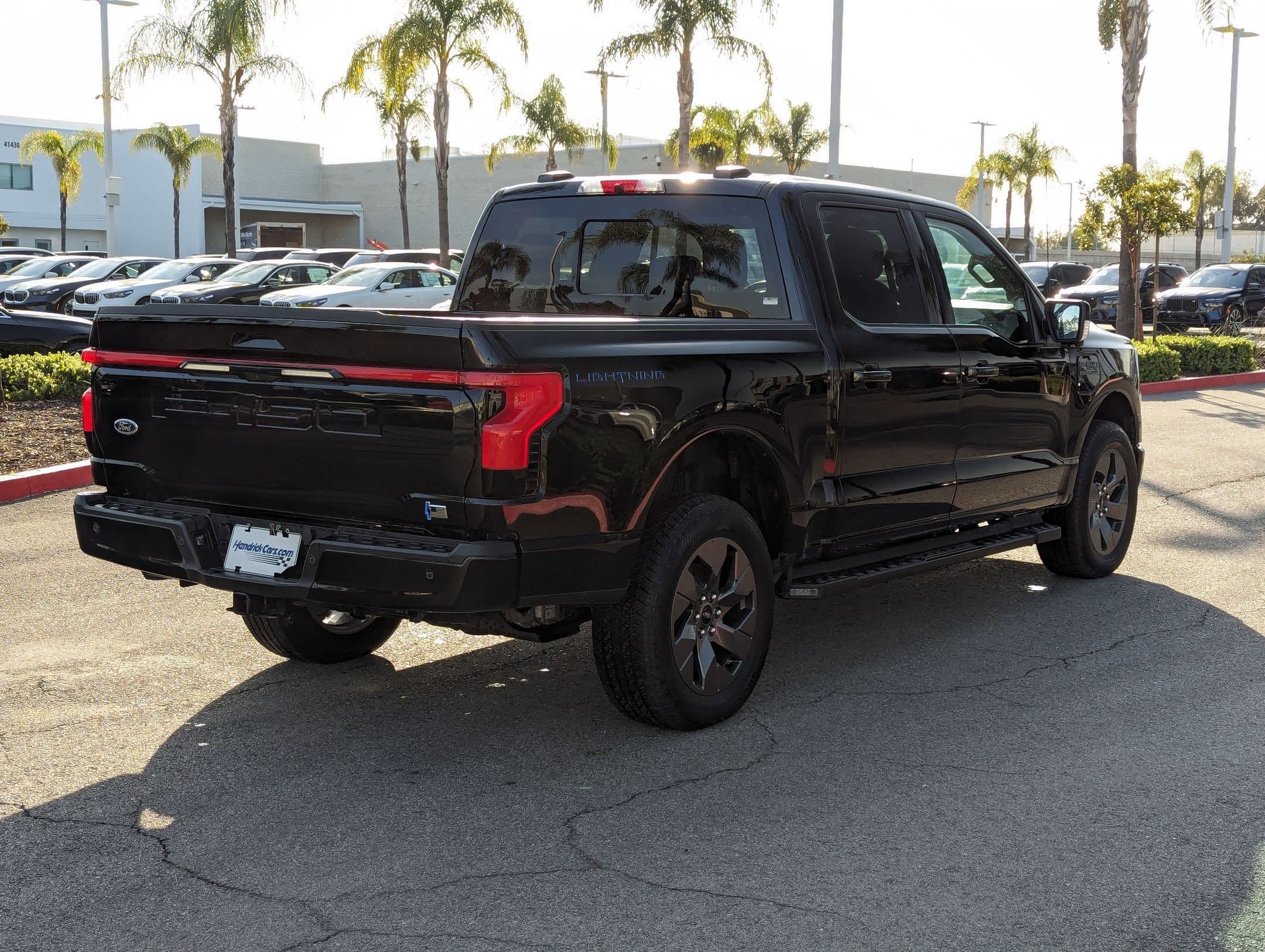 Vehicle photo 8