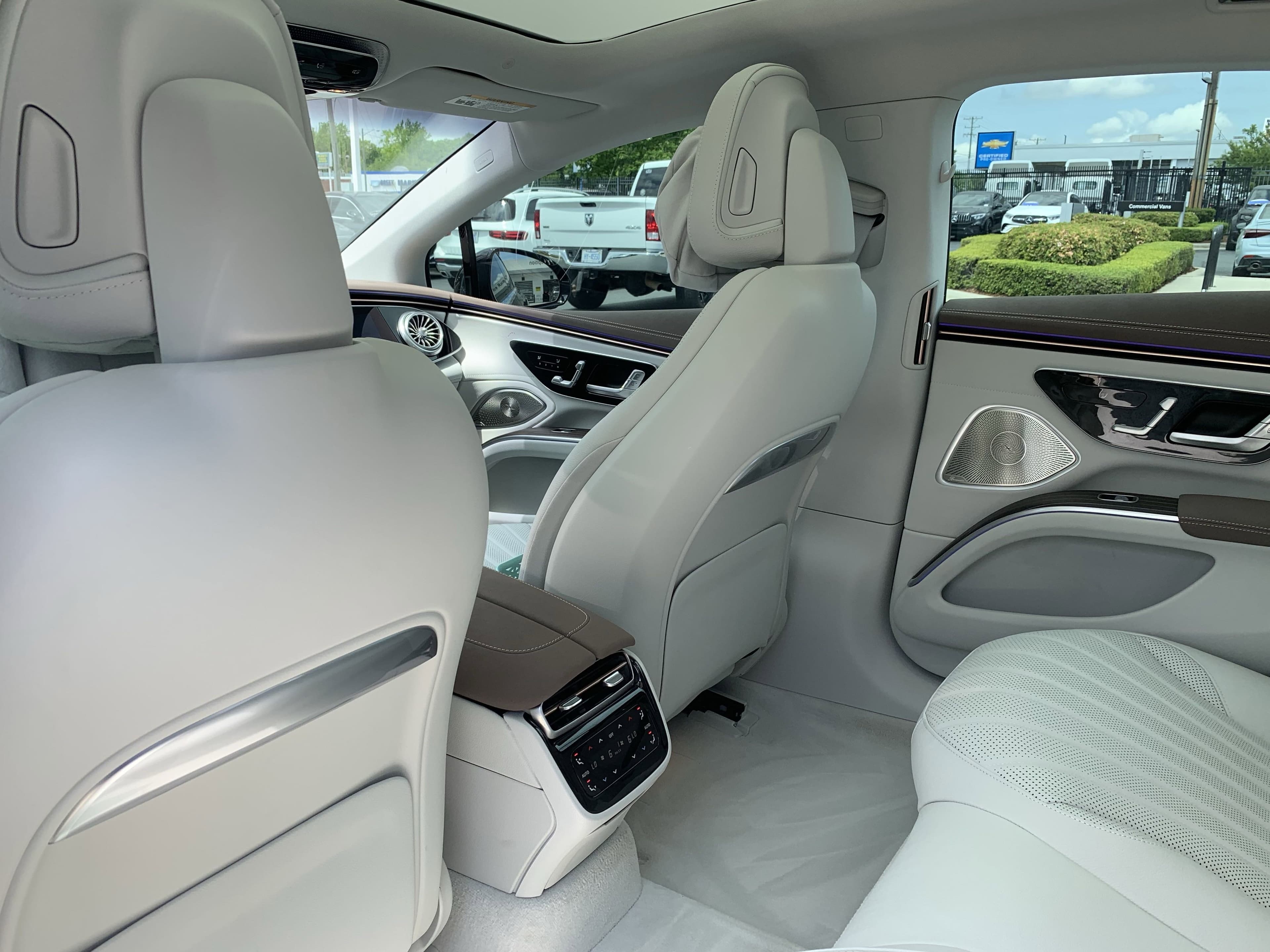 Vehicle photo 31