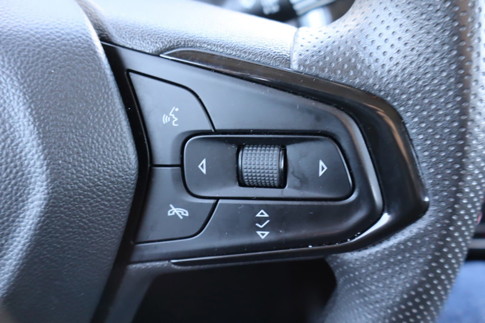 Vehicle photo 18