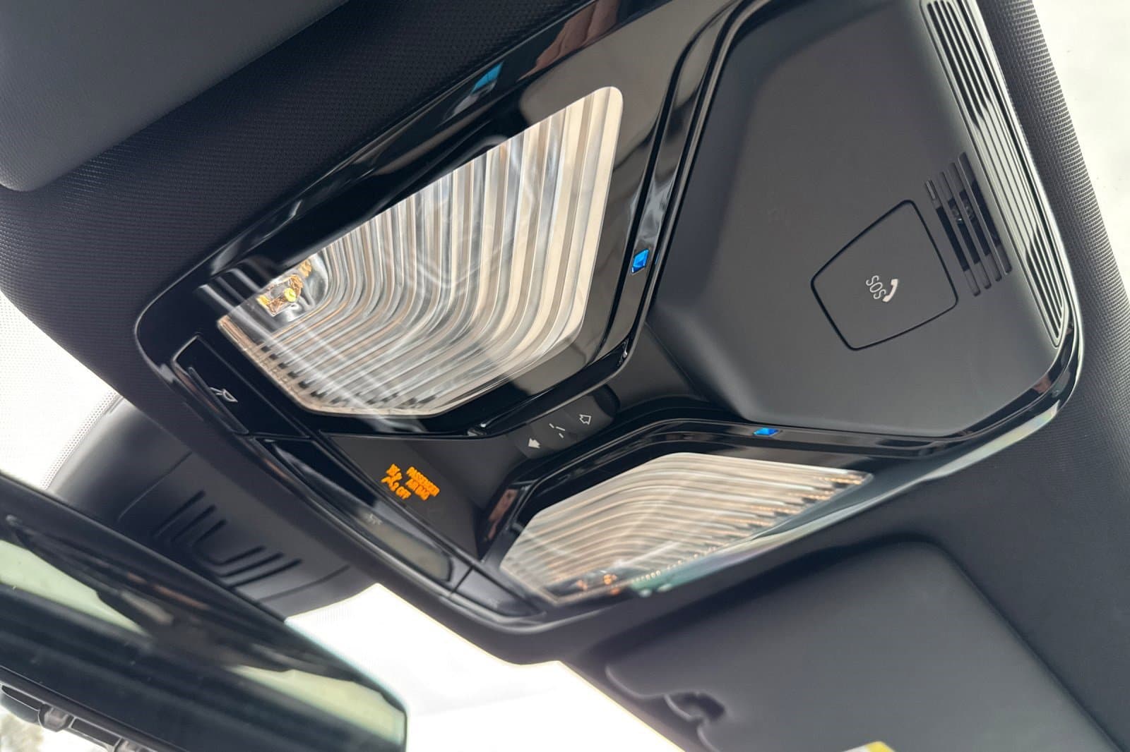 Vehicle photo 19