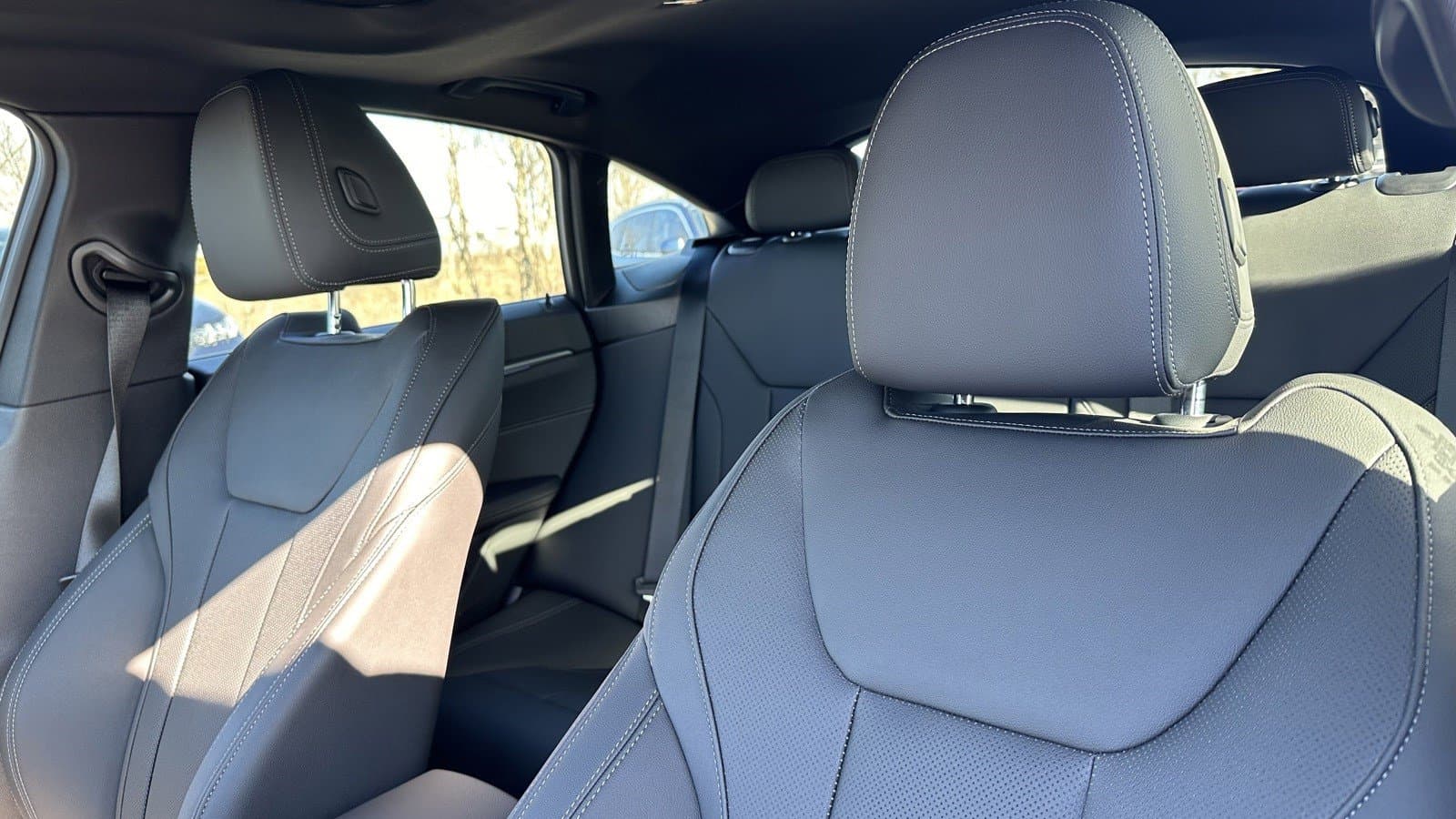 Vehicle photo 13