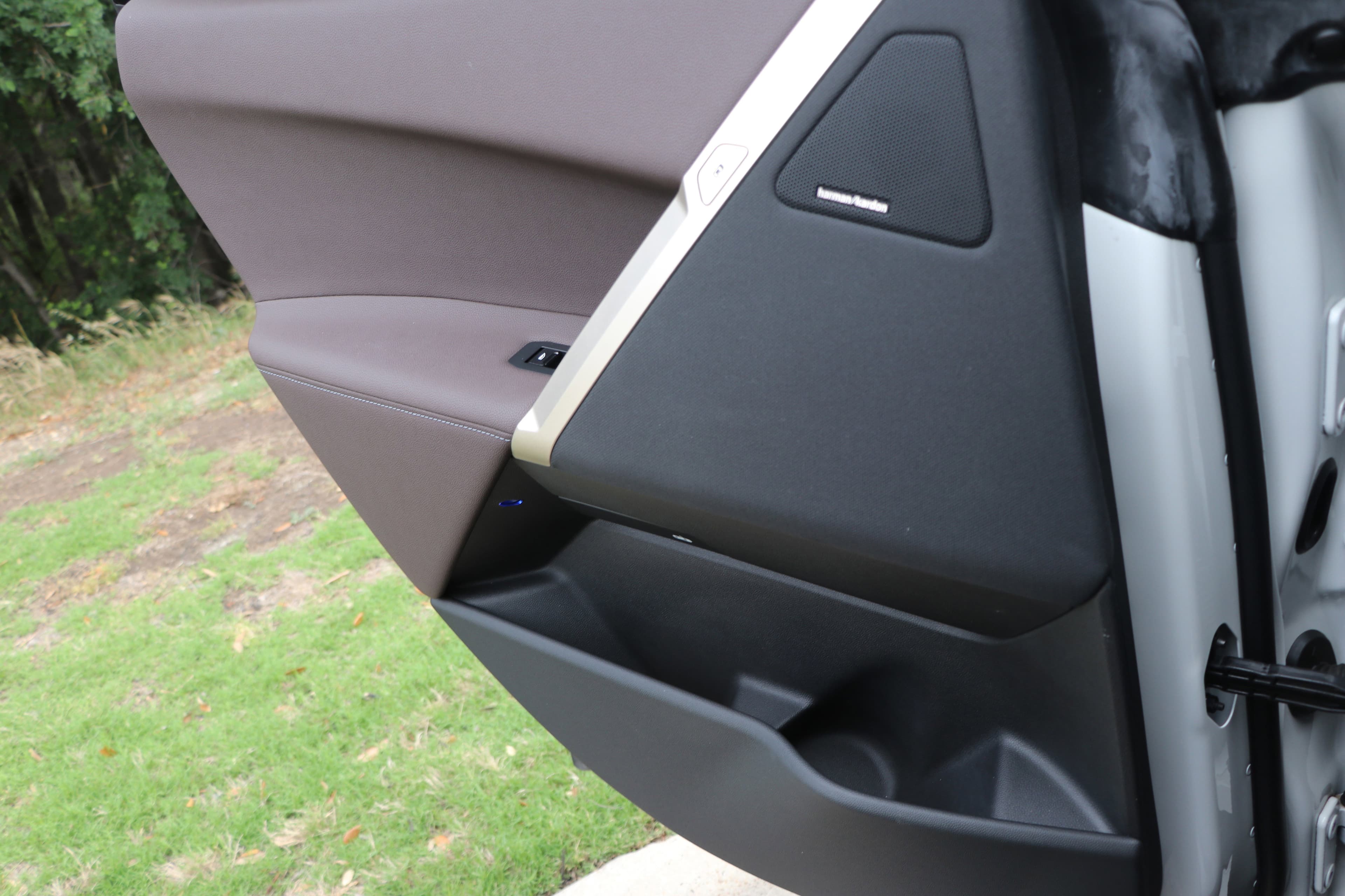 Vehicle photo 31