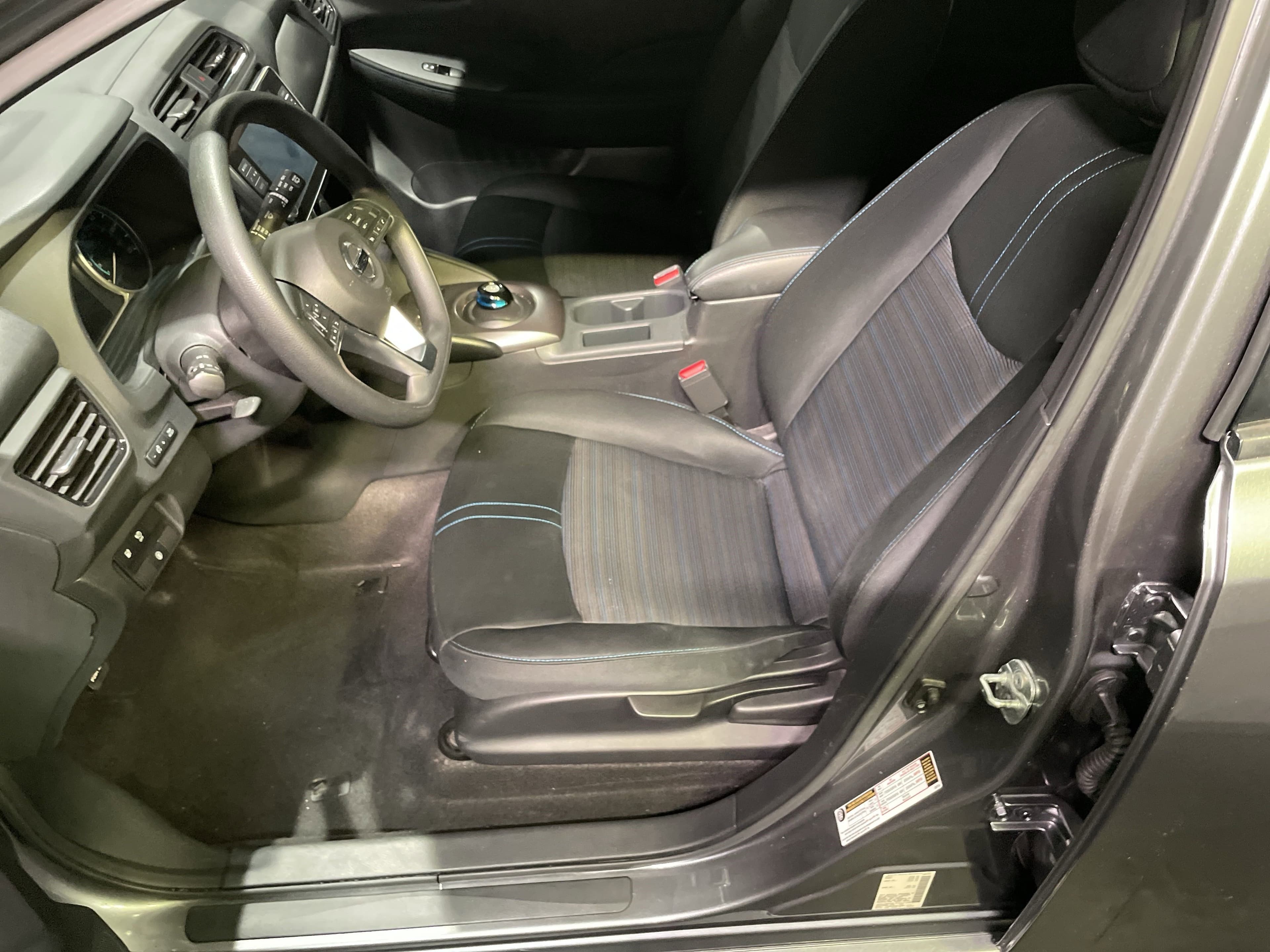 Vehicle photo 14