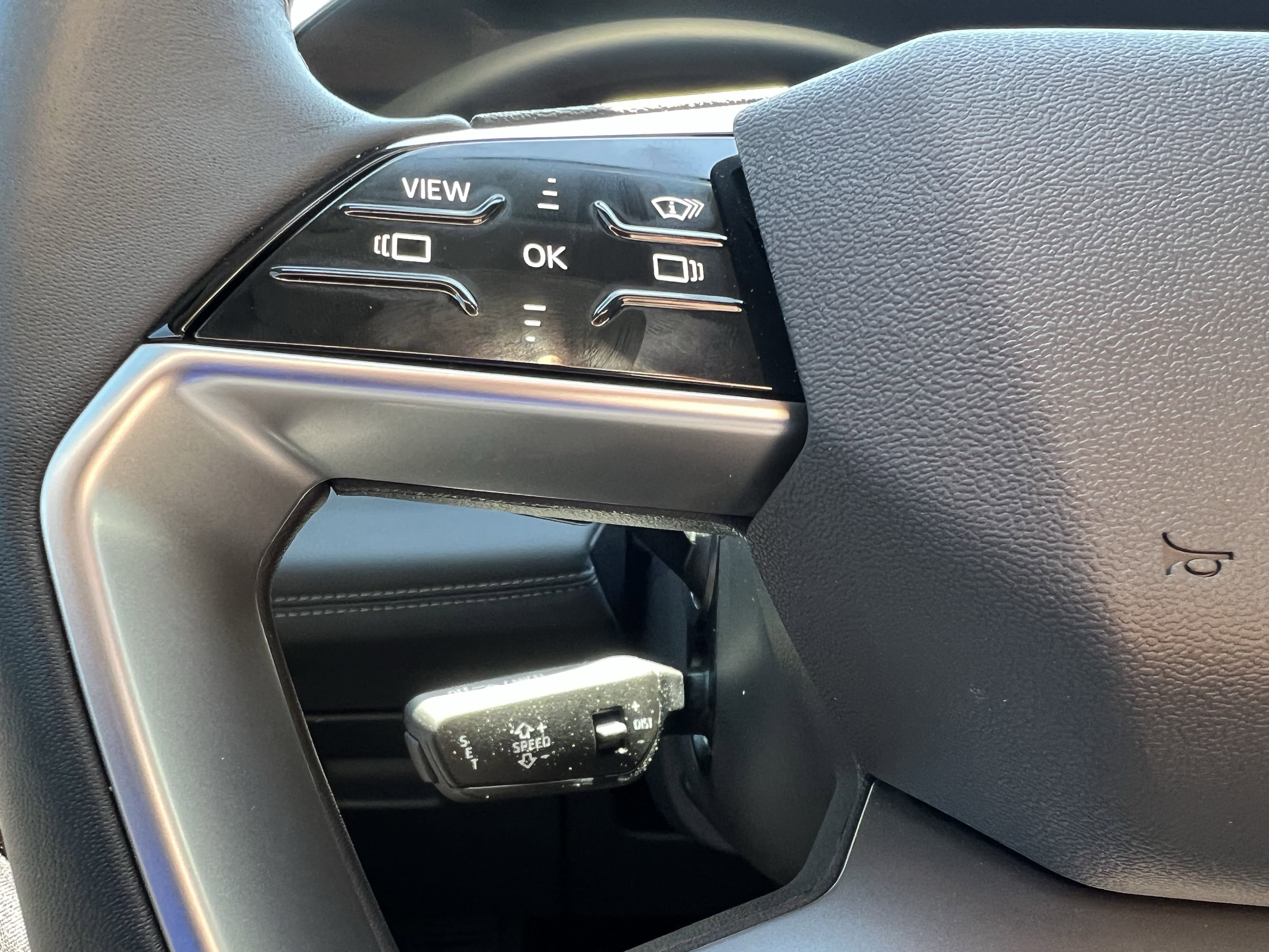 Vehicle photo 17