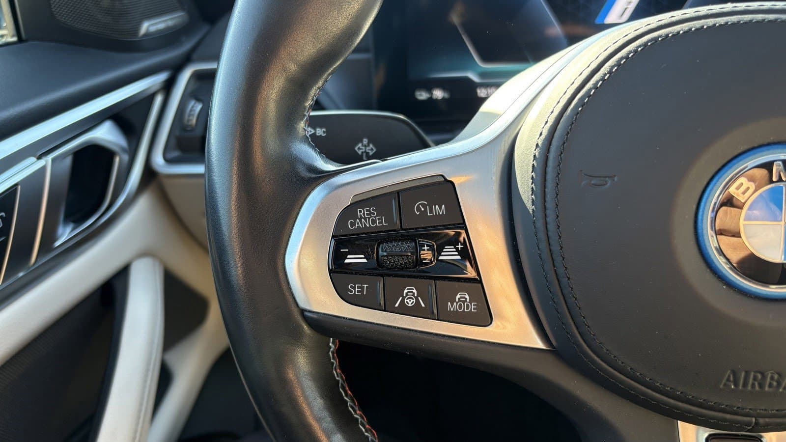 Vehicle photo 16