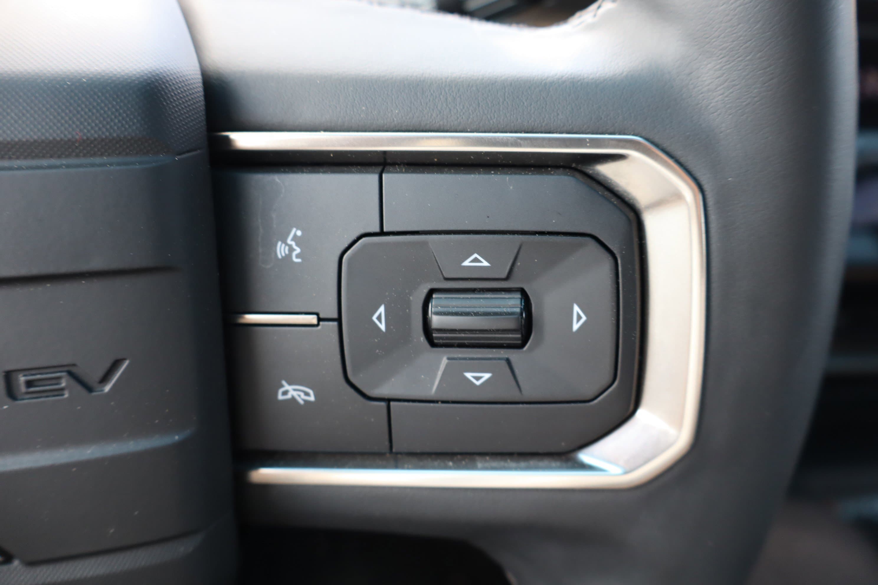 Vehicle photo 24