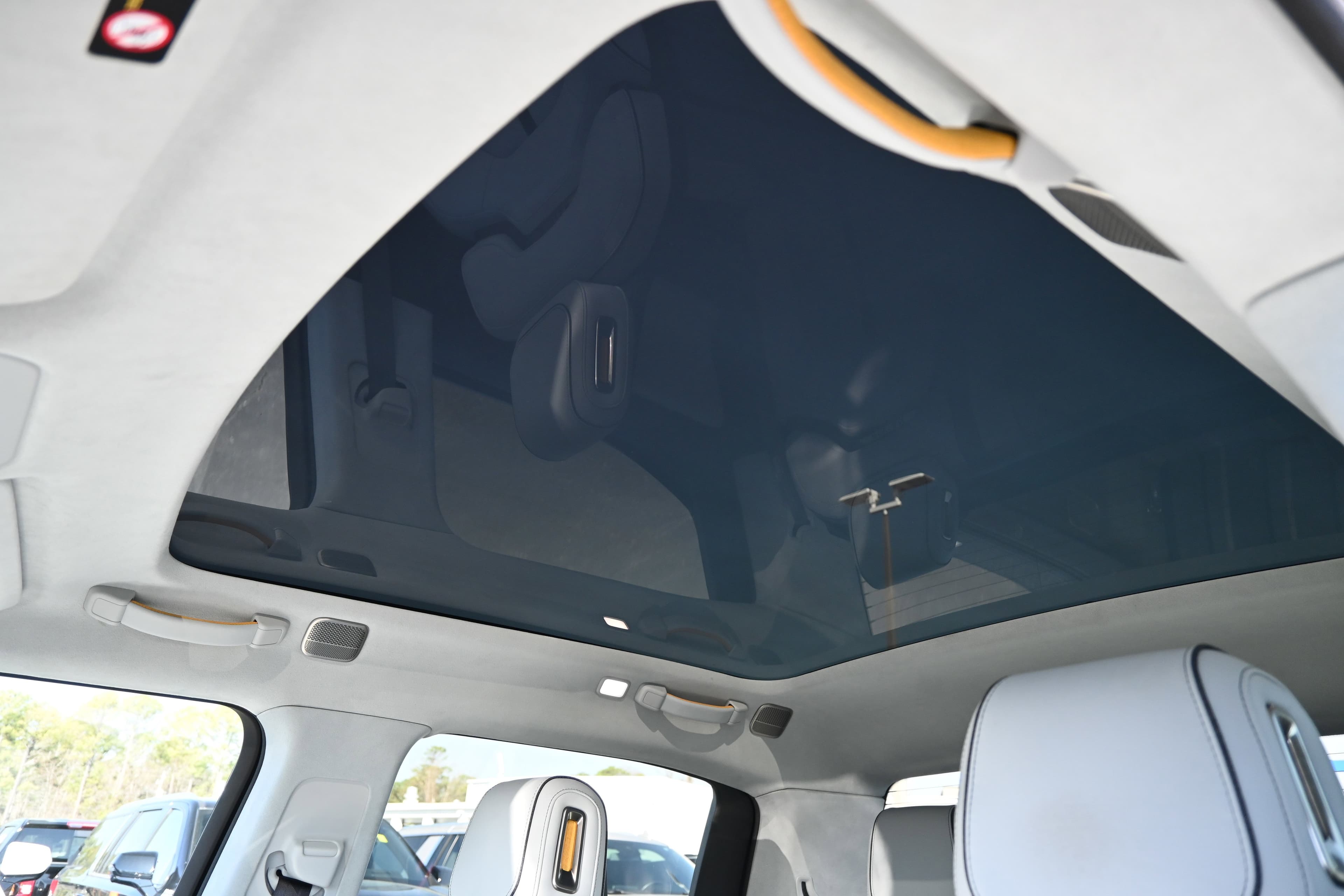 Vehicle photo 3