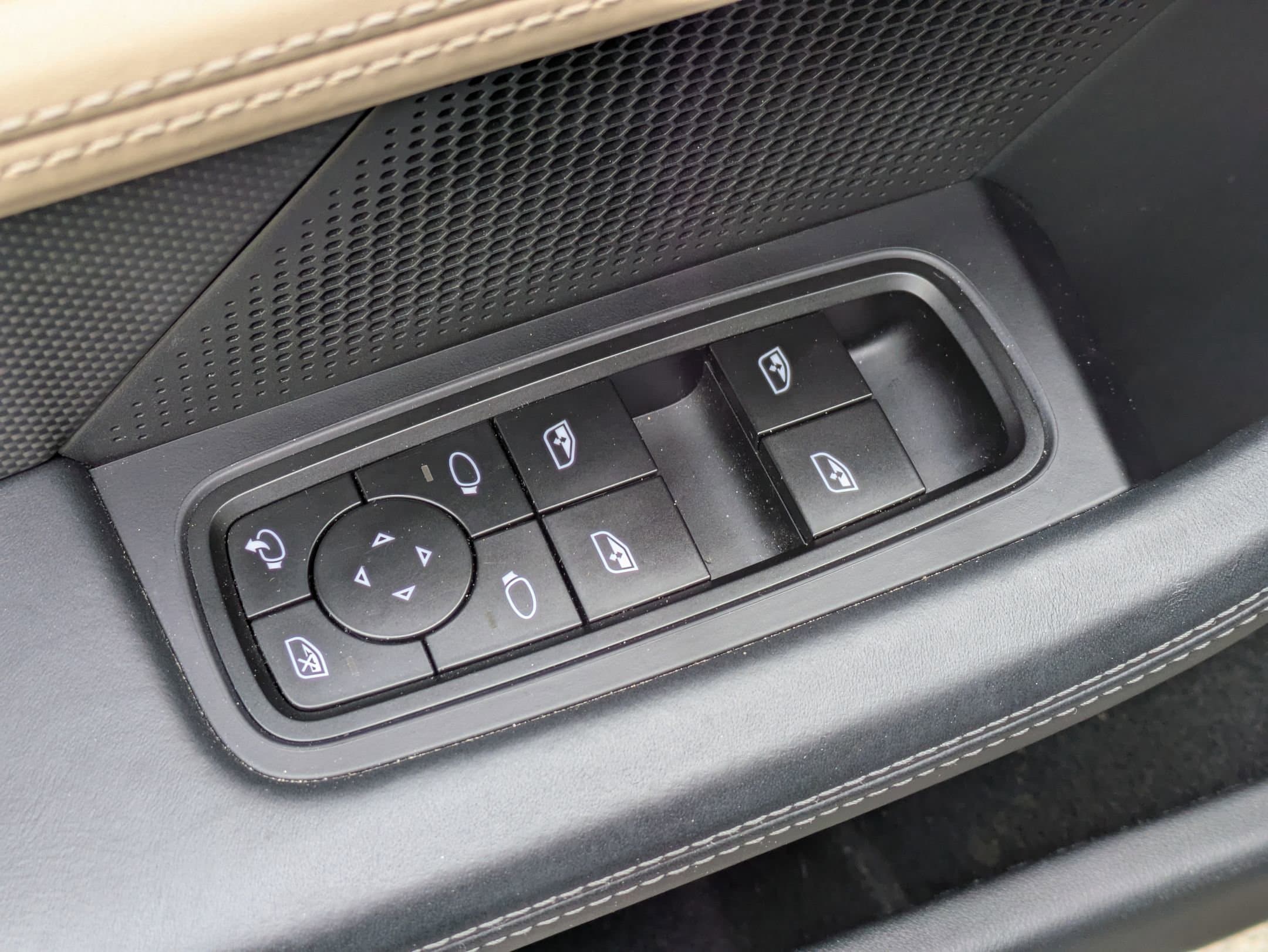 Vehicle photo 22