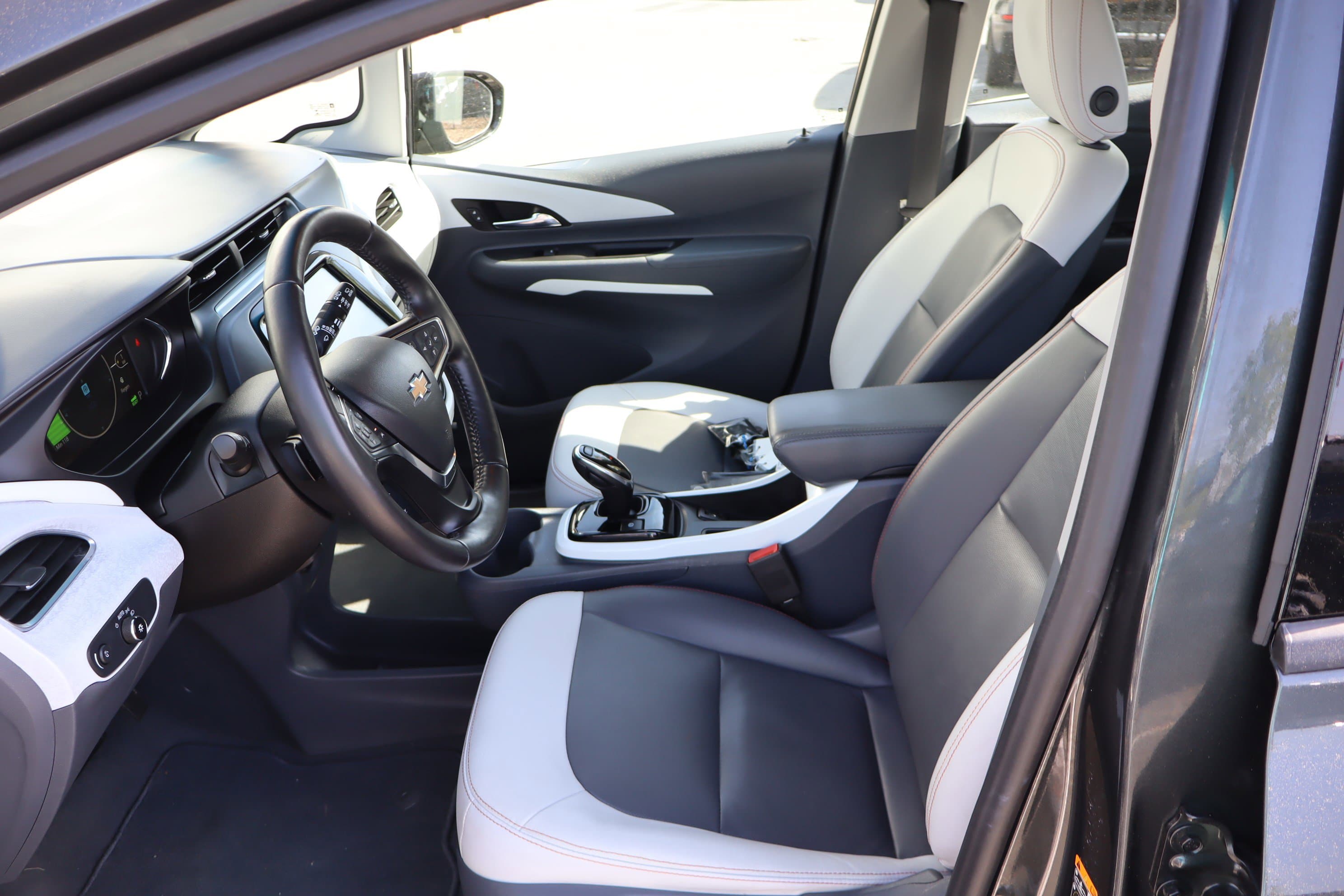 Vehicle photo 14