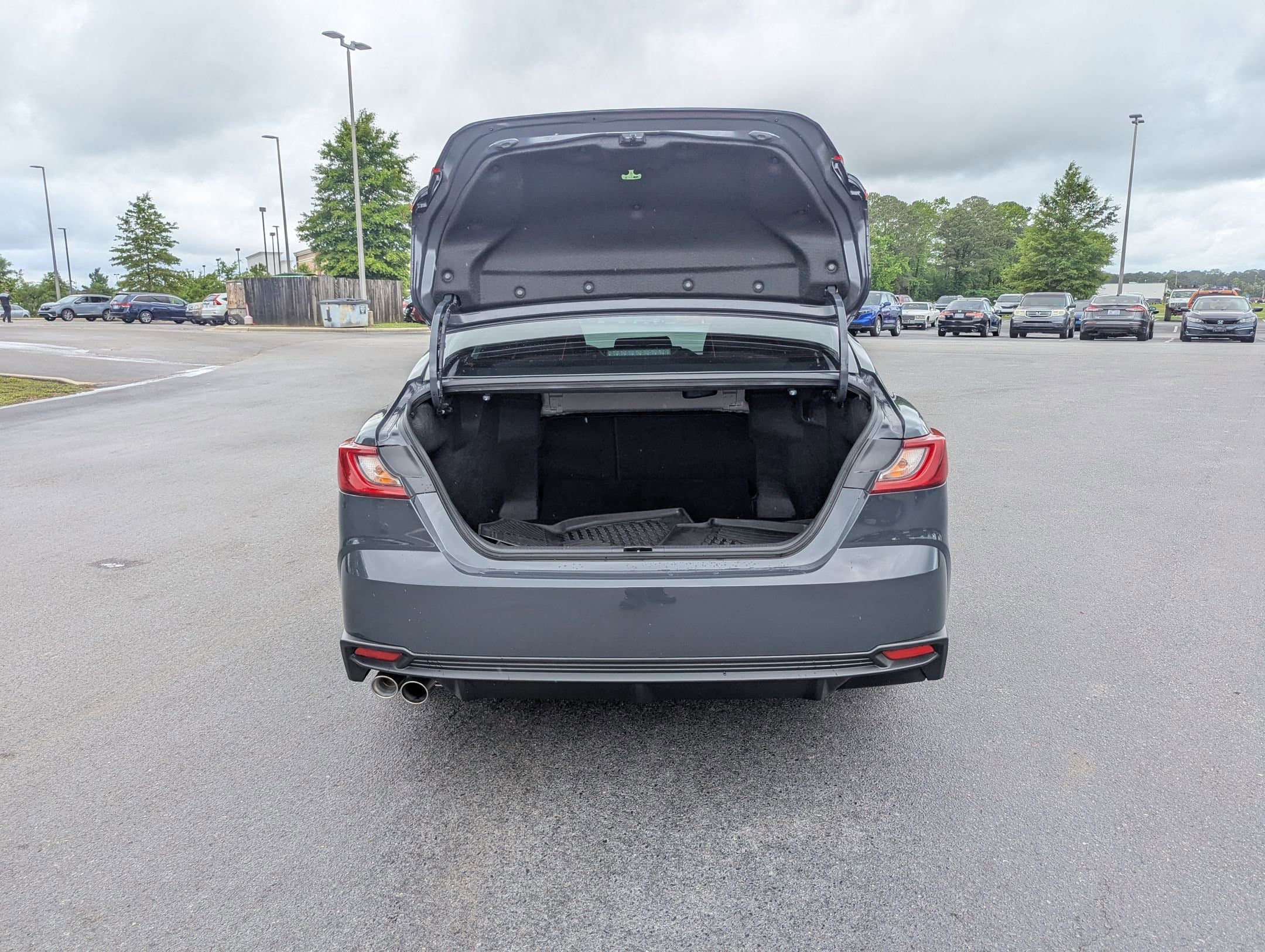 Vehicle photo 30