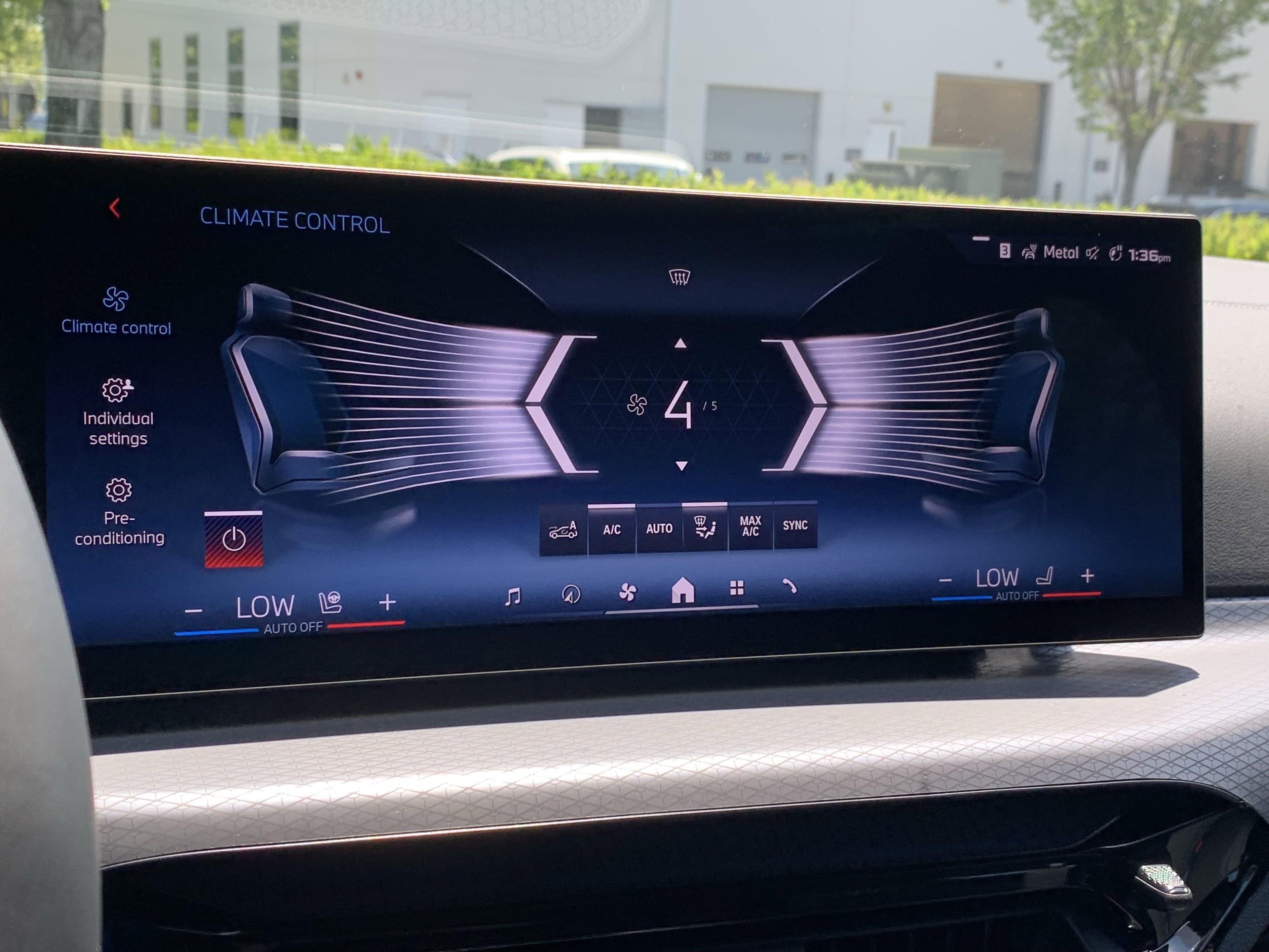 Vehicle photo 29