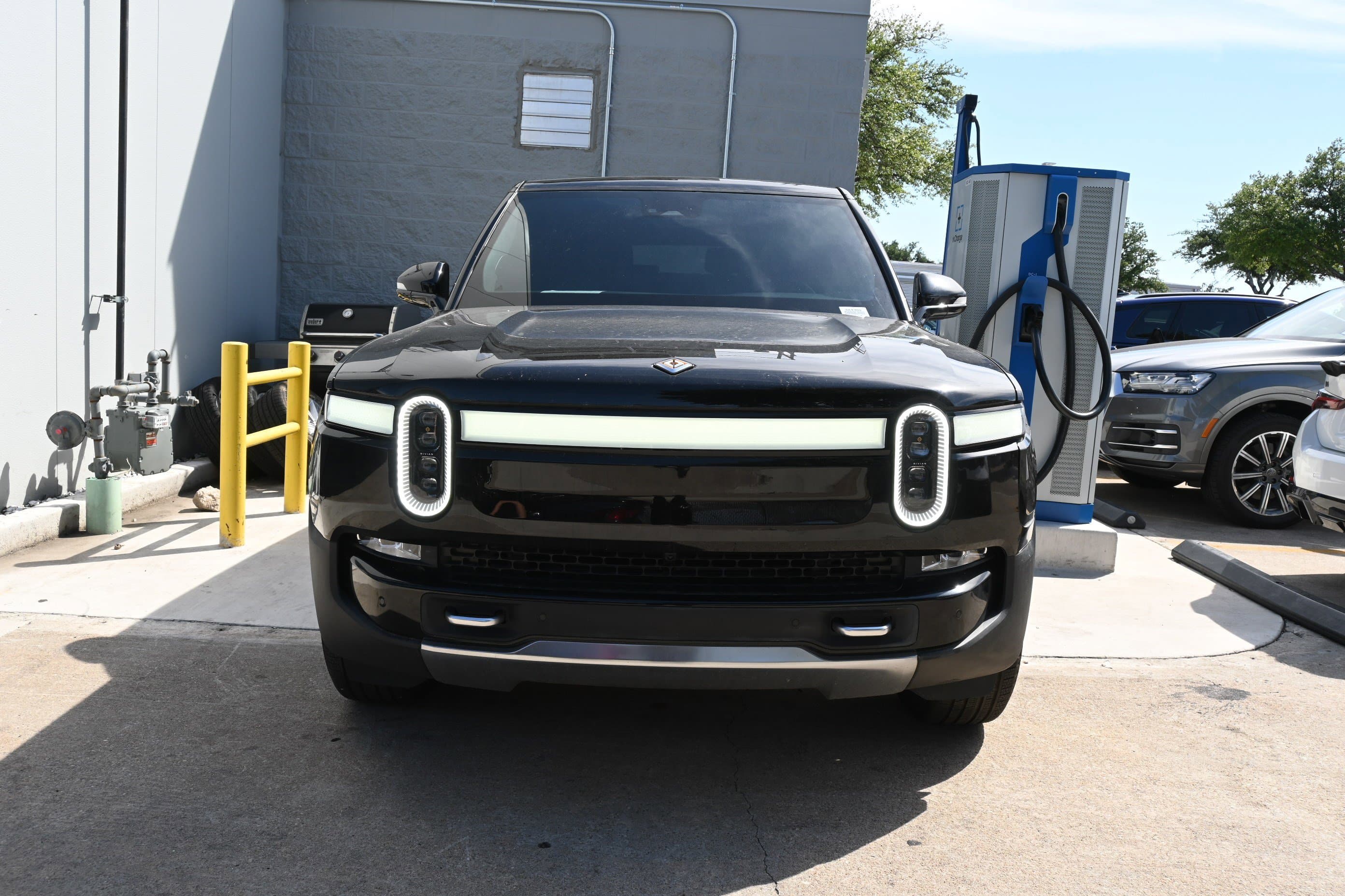 Vehicle photo 1