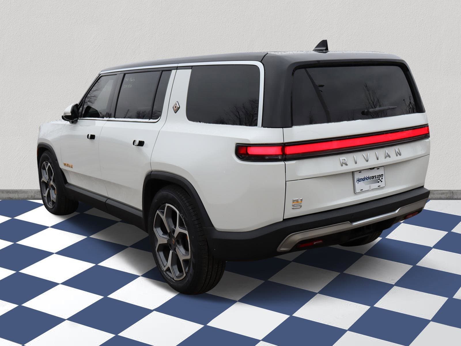 Vehicle photo 5