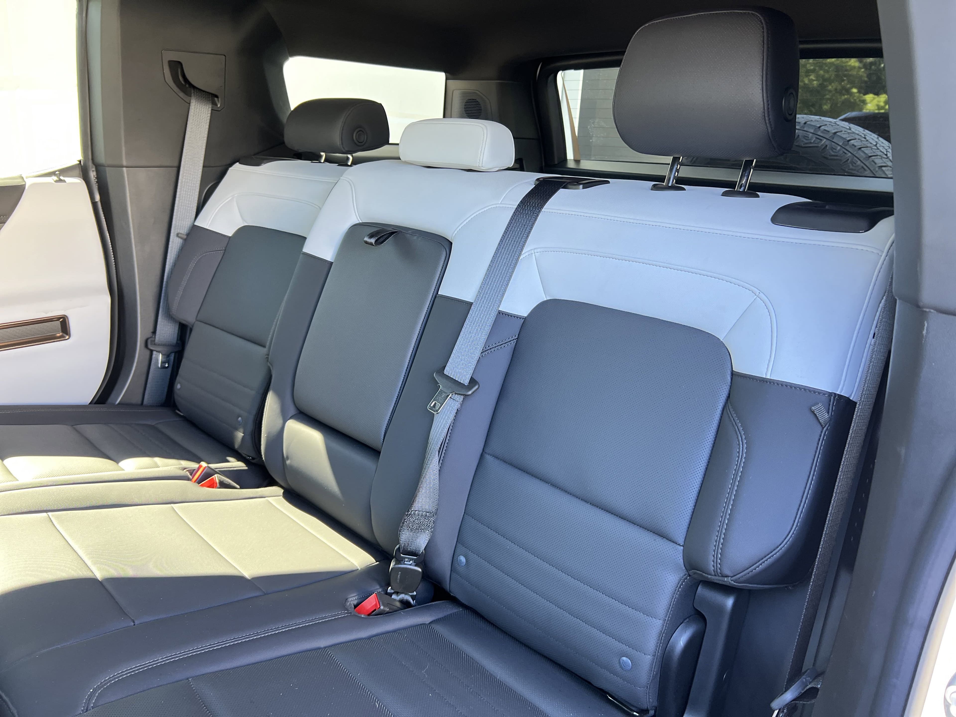 Vehicle photo 29