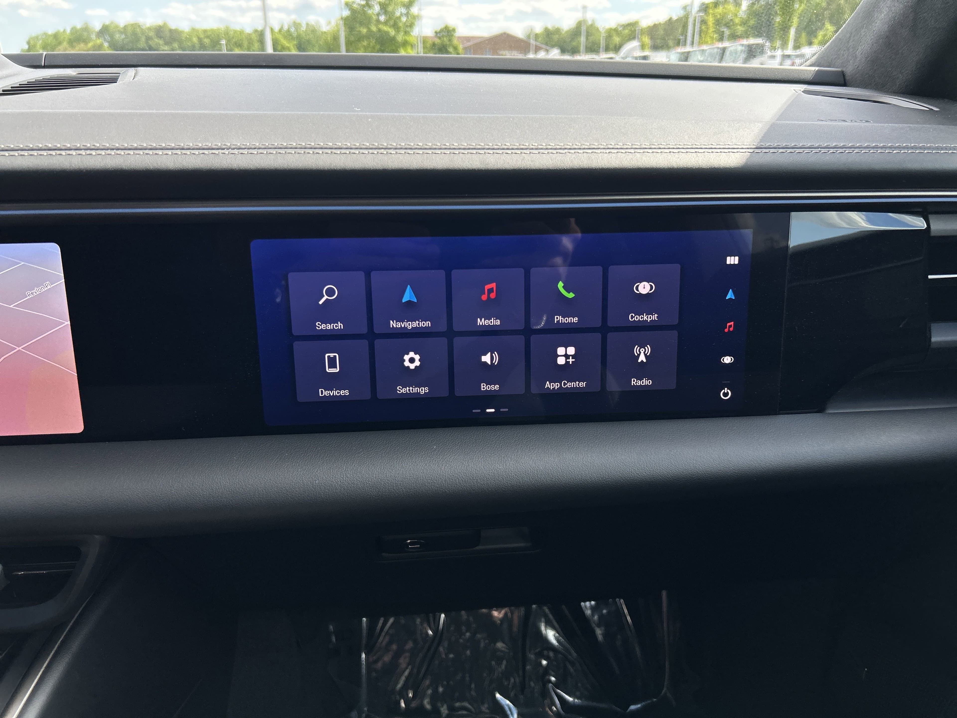 Vehicle photo 24