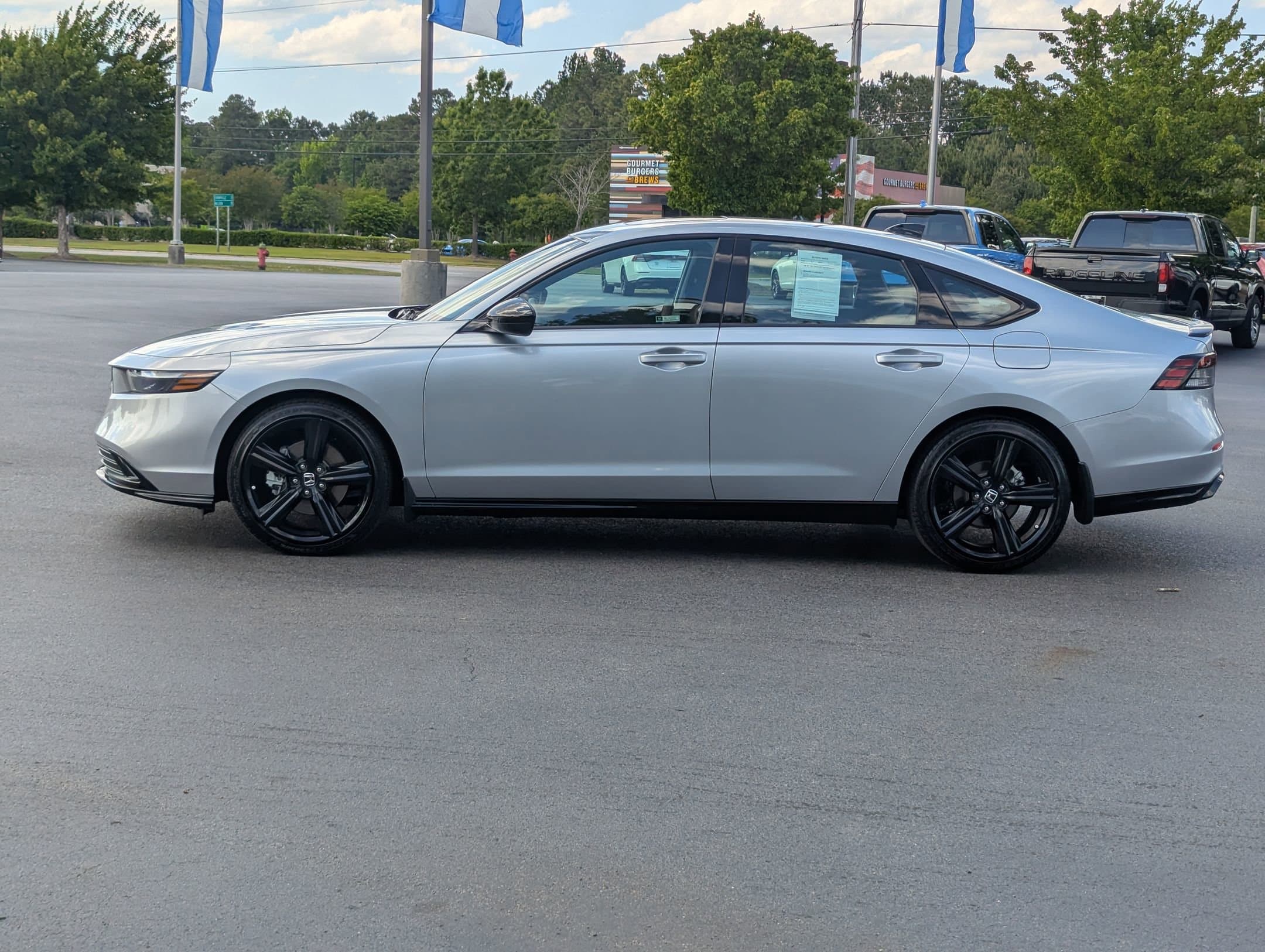 Vehicle photo 4