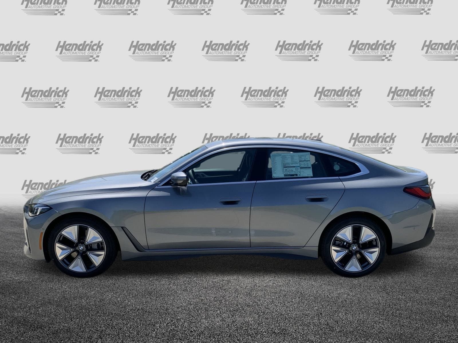 Vehicle photo 4