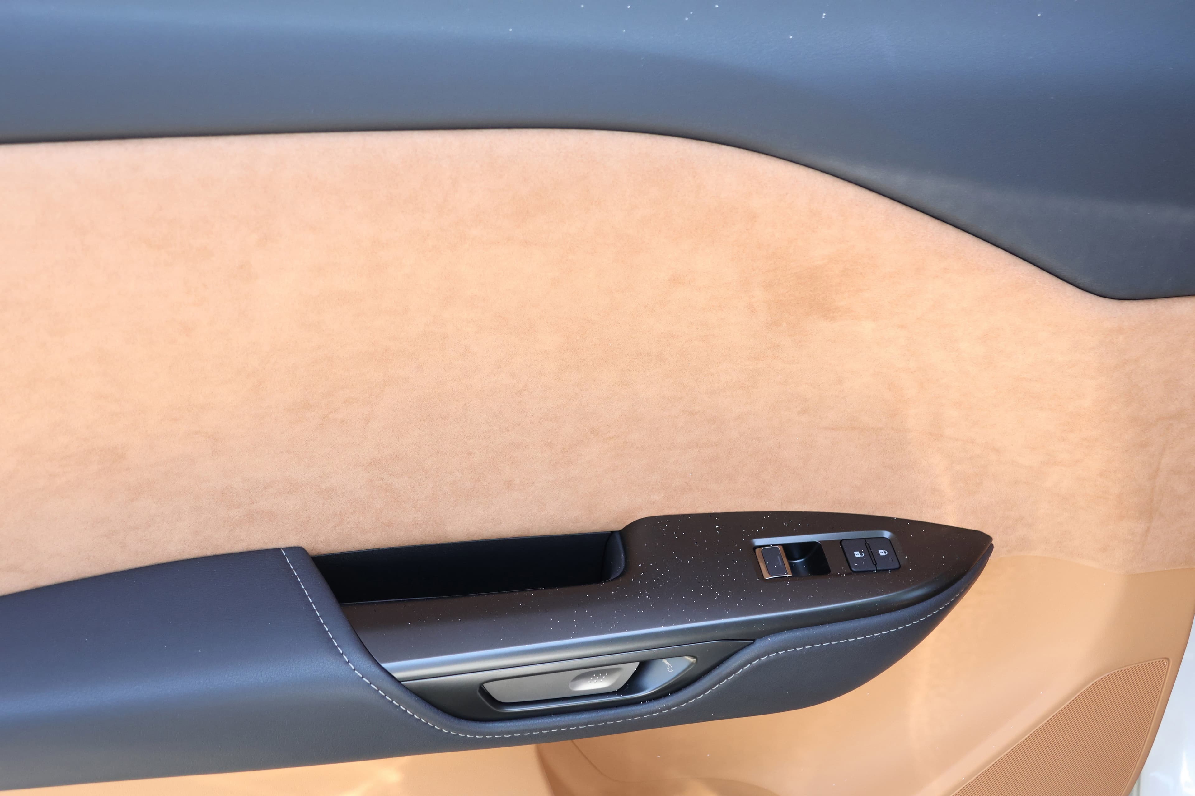 Vehicle photo 38