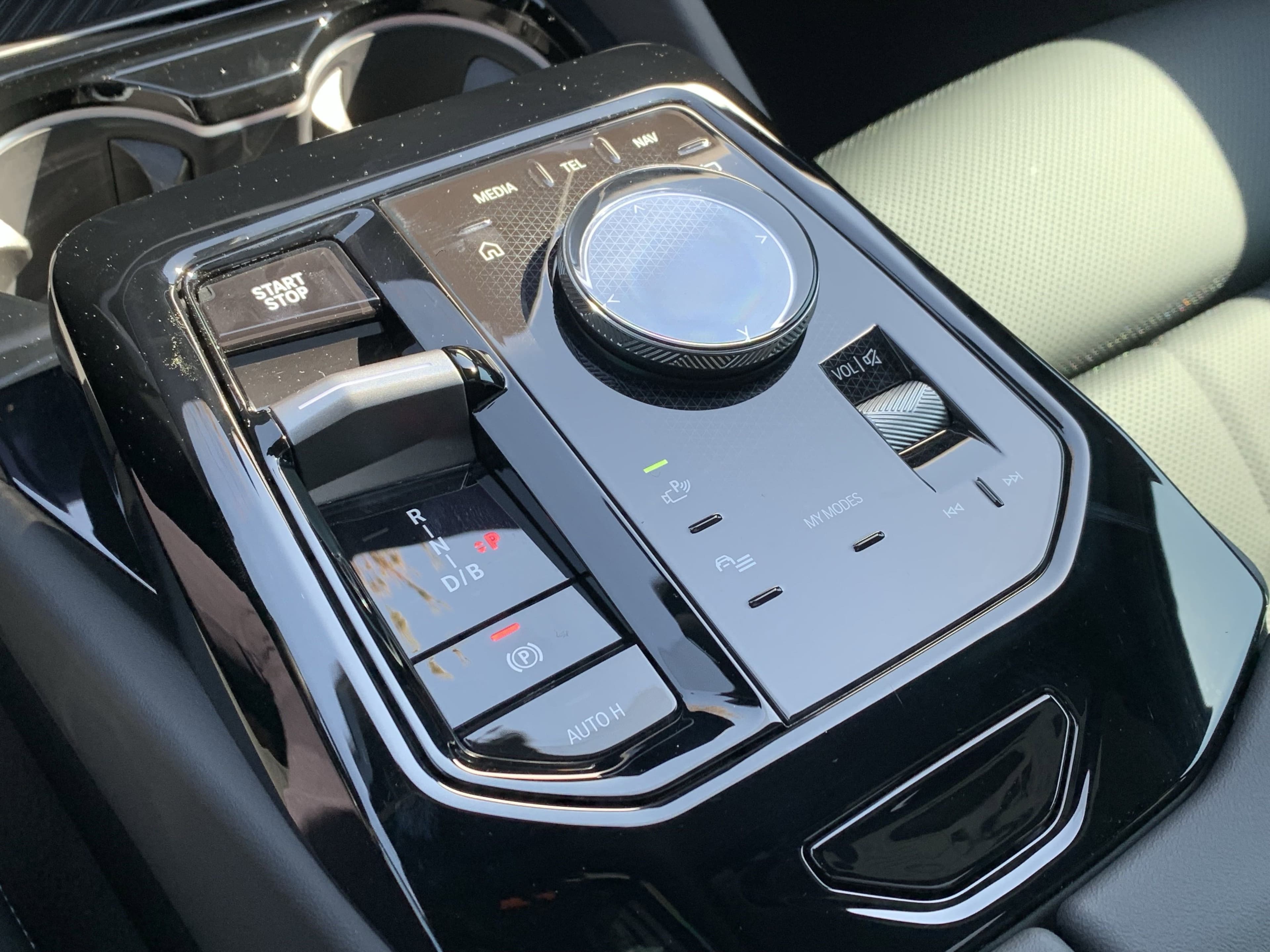Vehicle photo 27