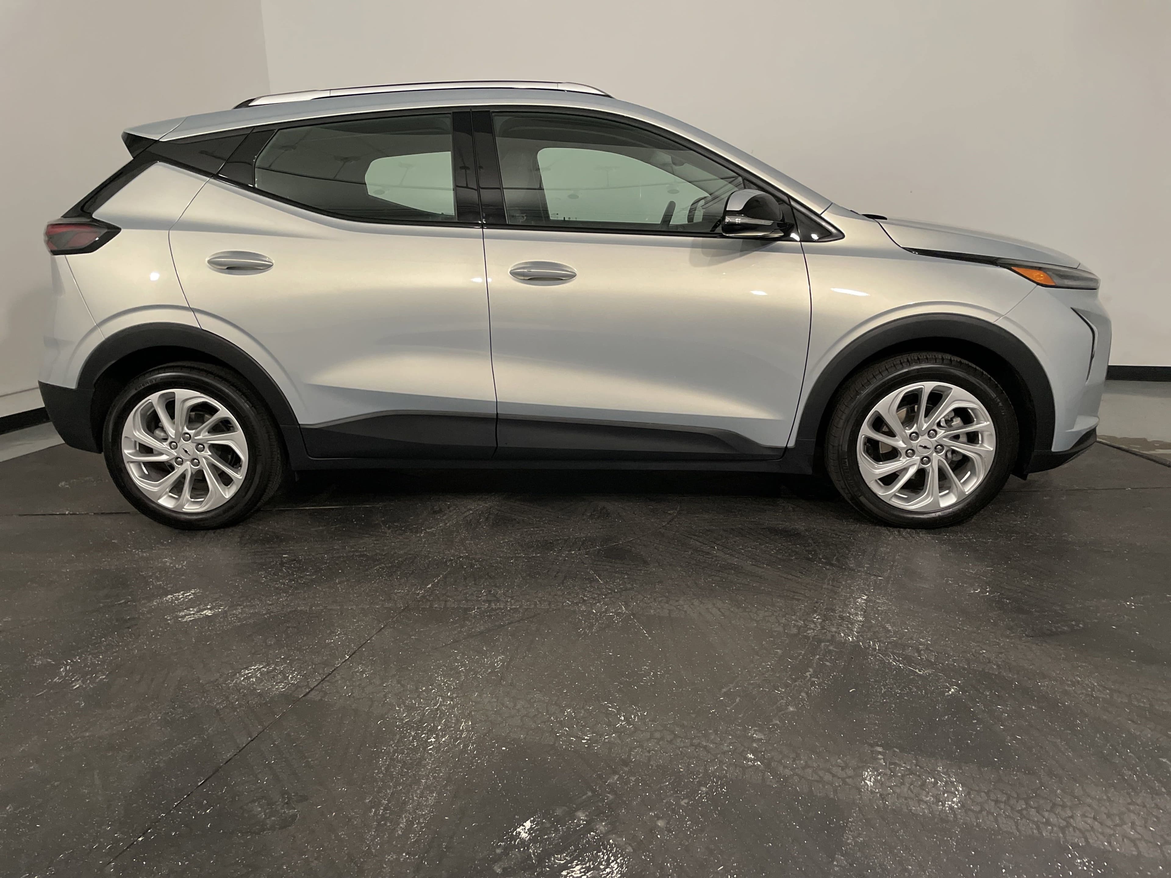 Vehicle photo 9