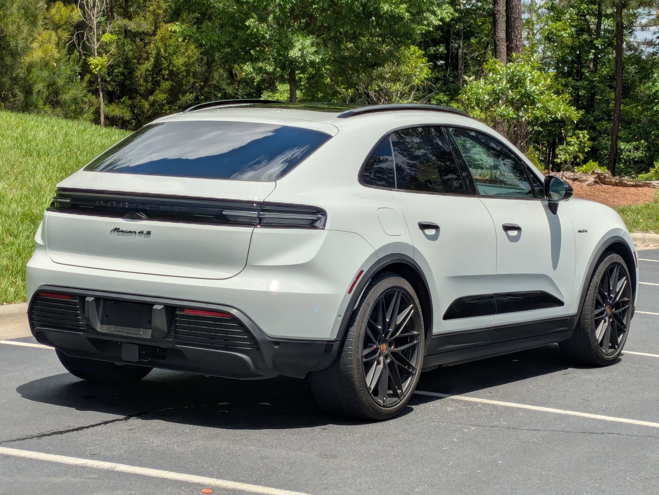Vehicle photo 22