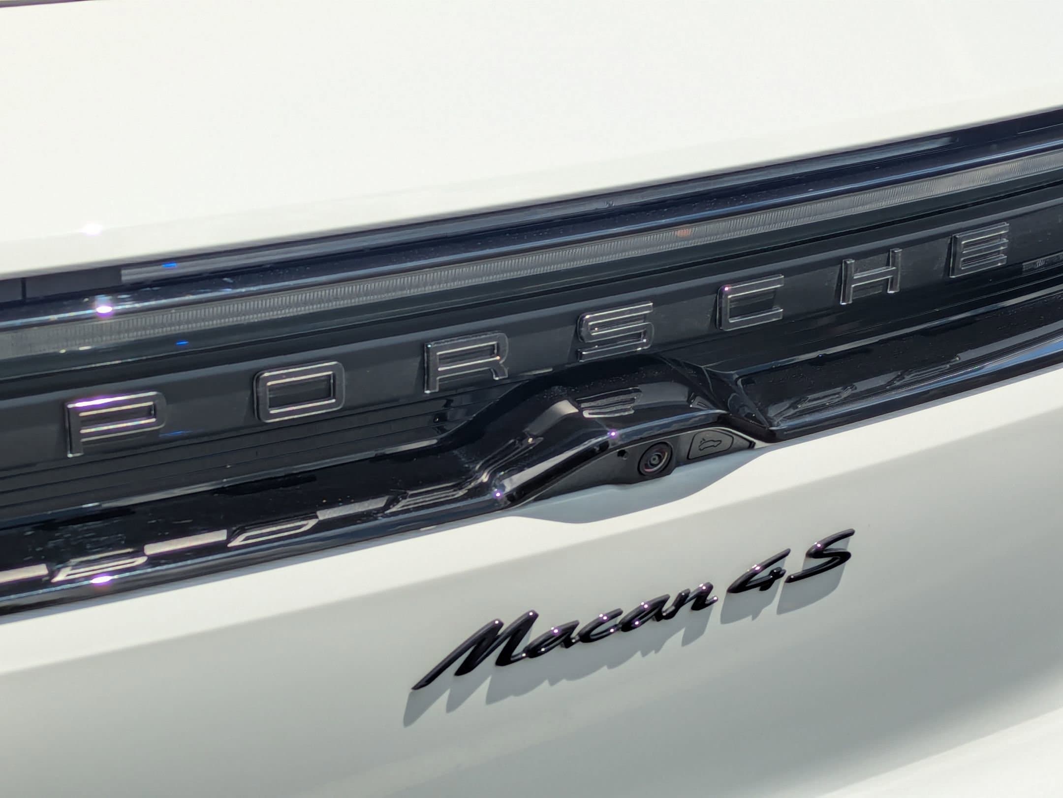 Vehicle photo 21