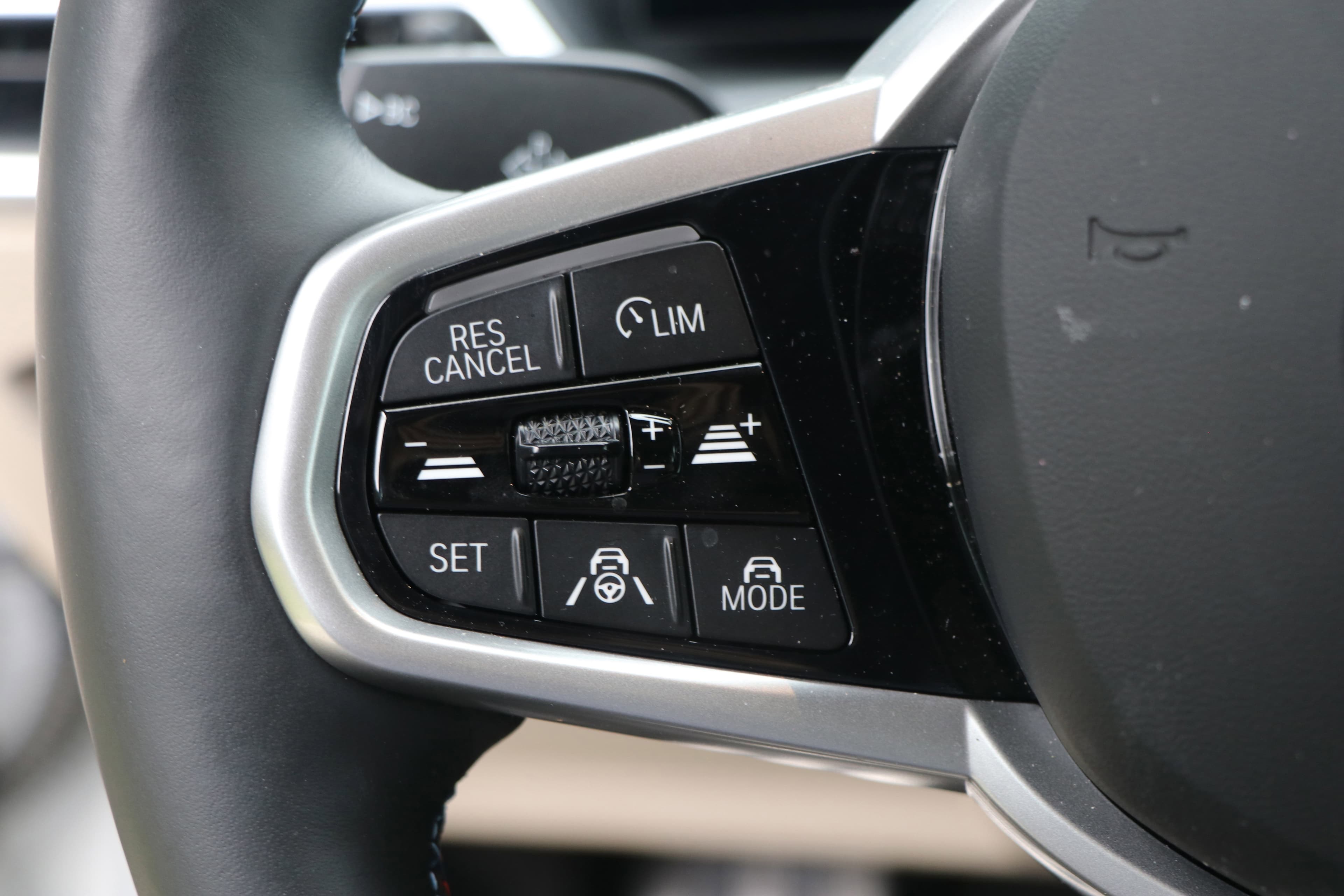 Vehicle photo 16