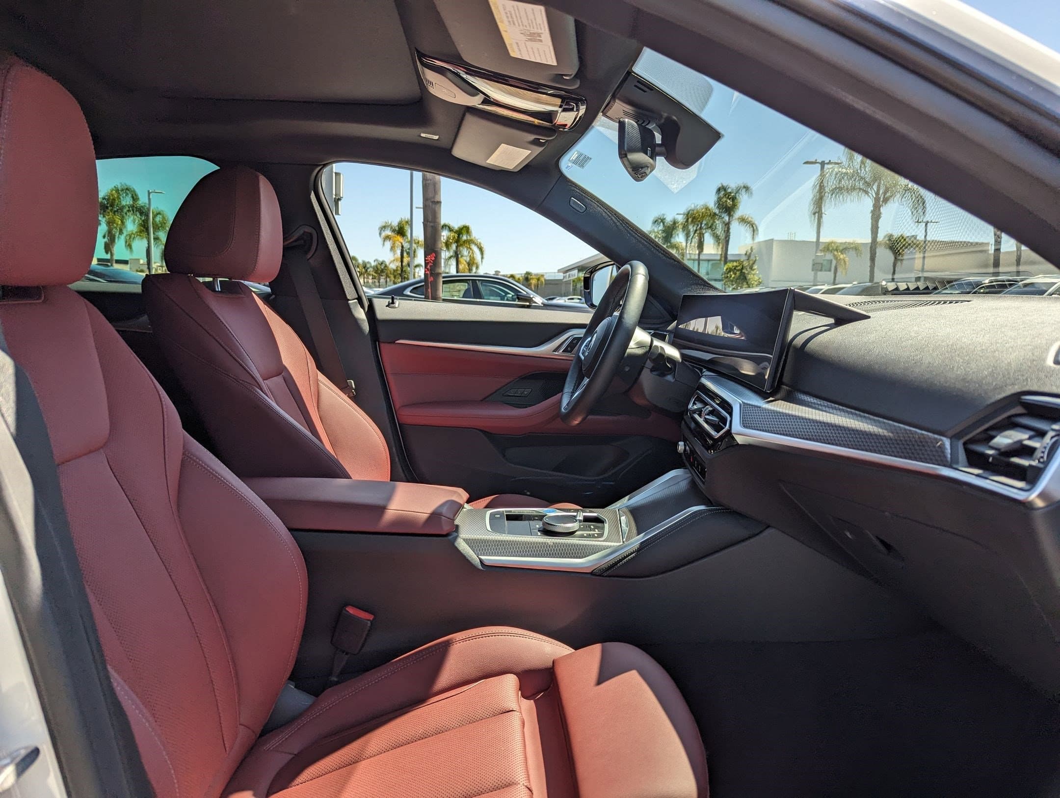 Vehicle photo 32