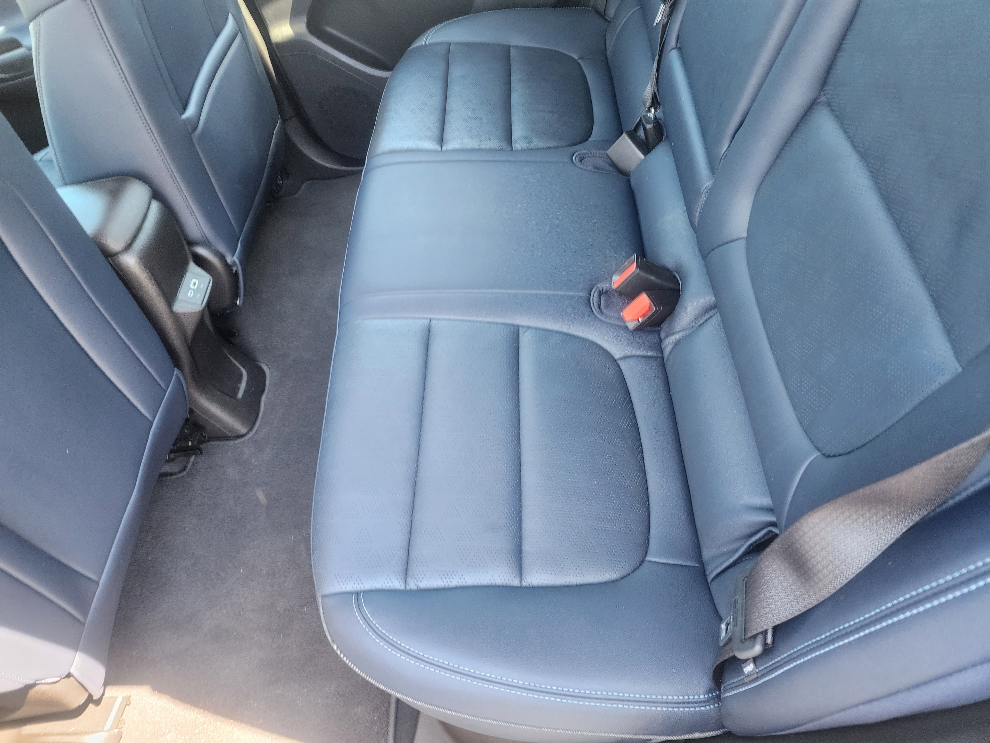 Vehicle photo 12