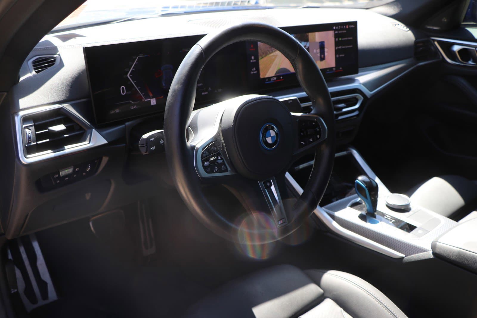 Vehicle photo 12