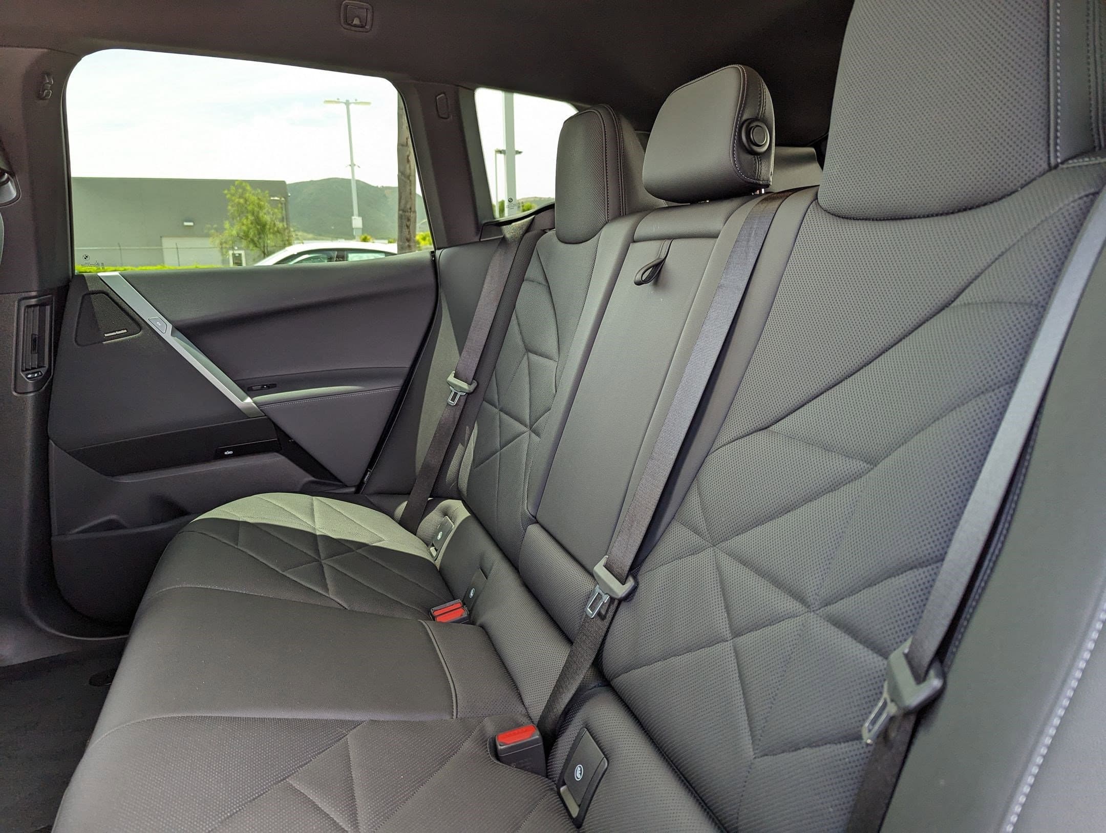 Vehicle photo 30