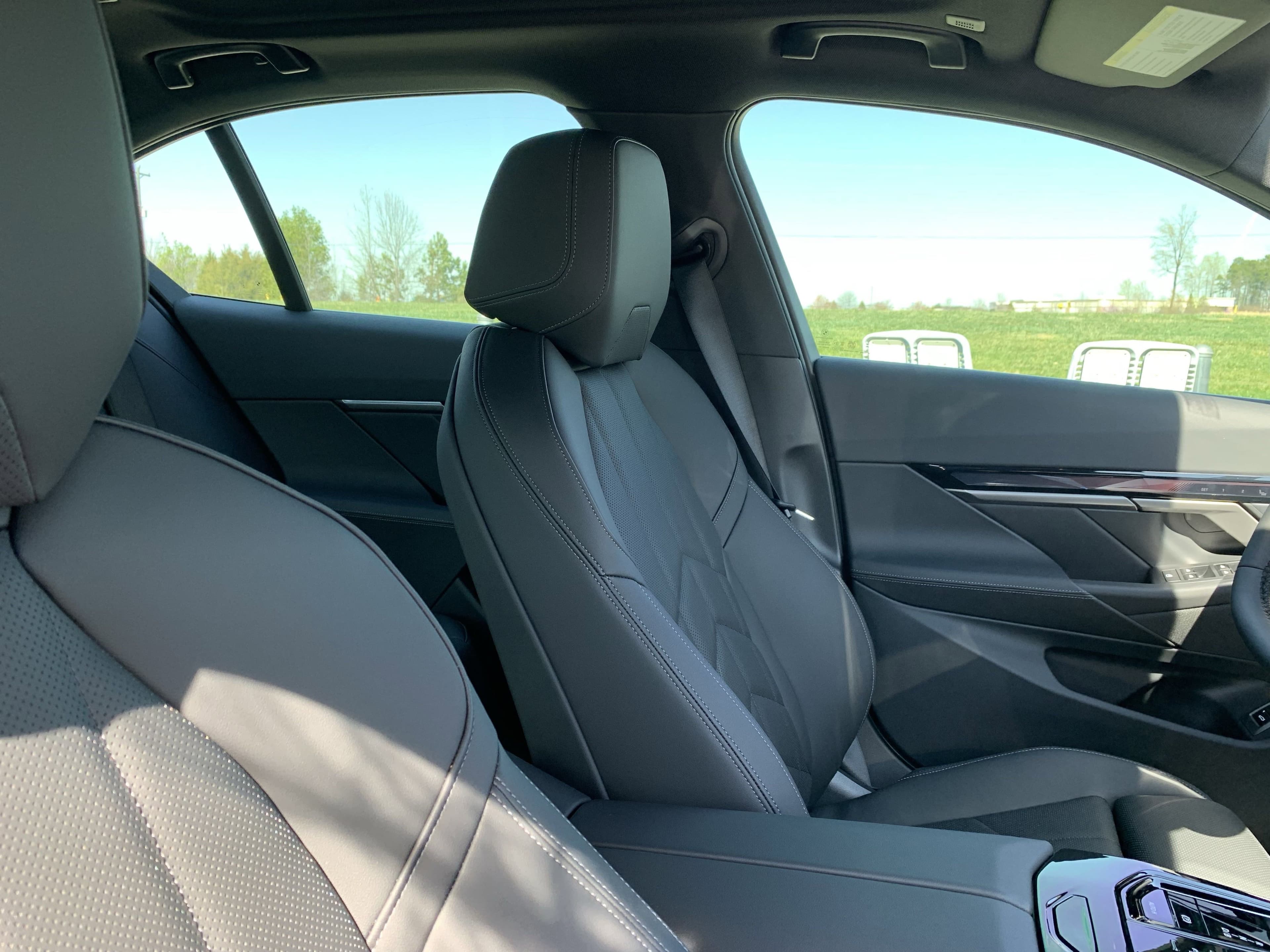 Vehicle photo 19