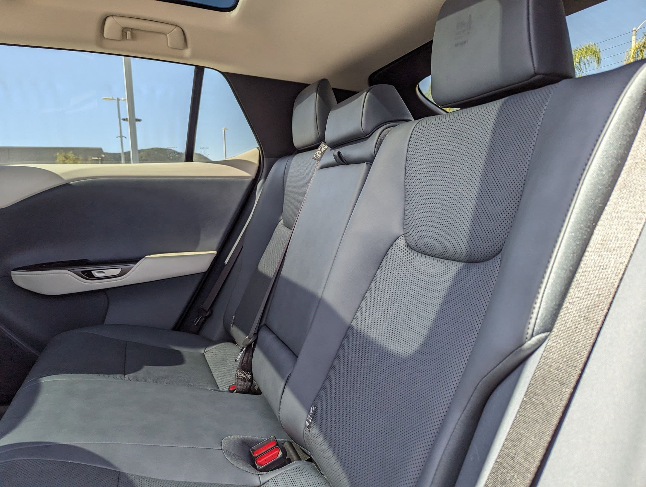 Vehicle photo 28