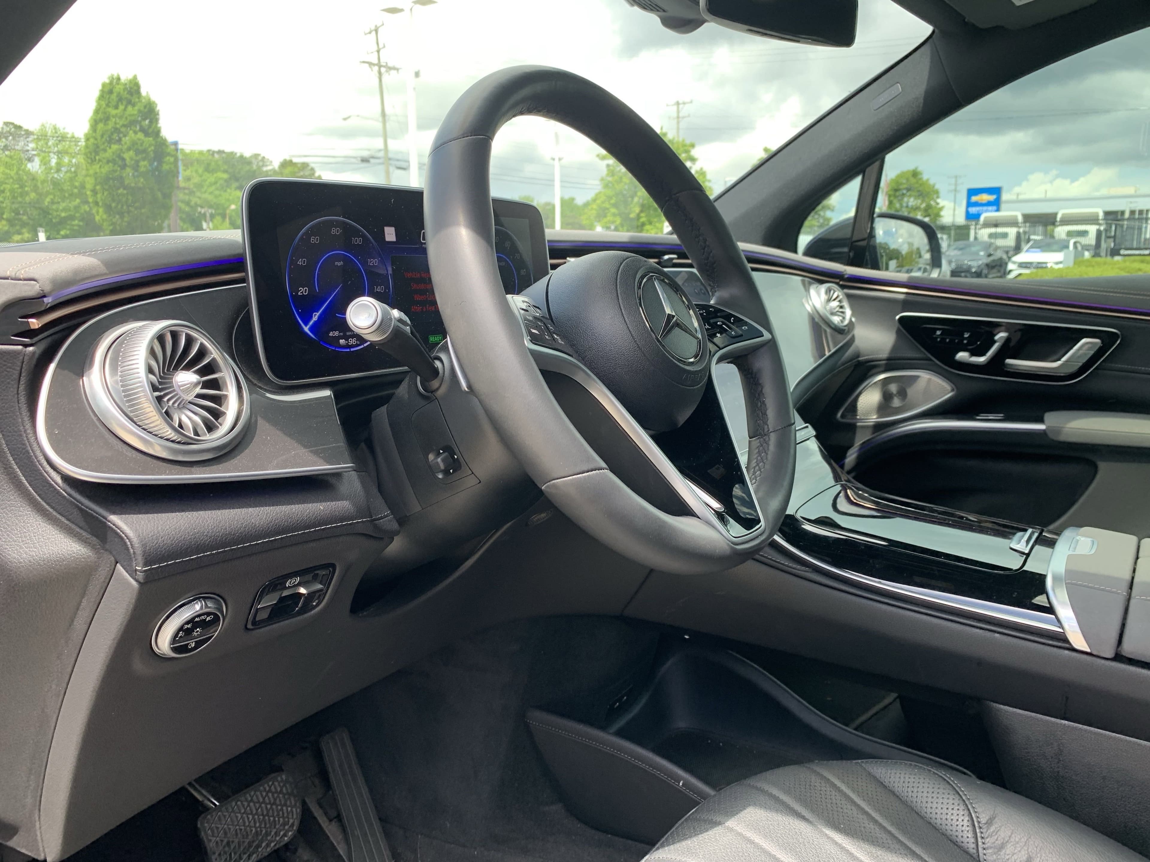 Vehicle photo 14