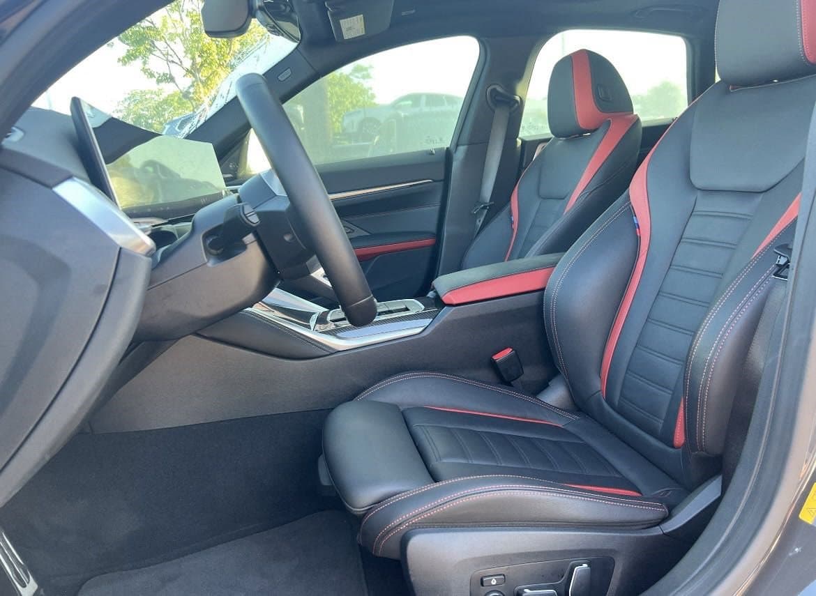 Vehicle photo 14