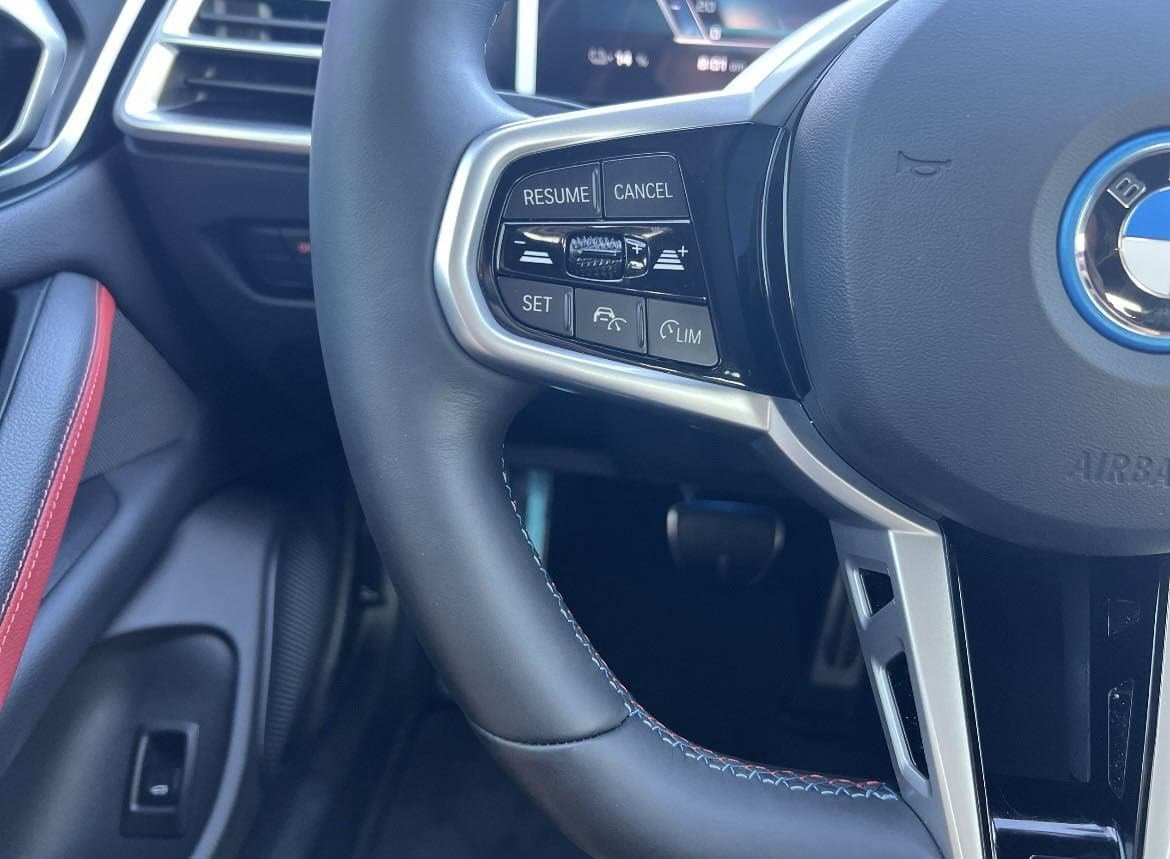 Vehicle photo 17
