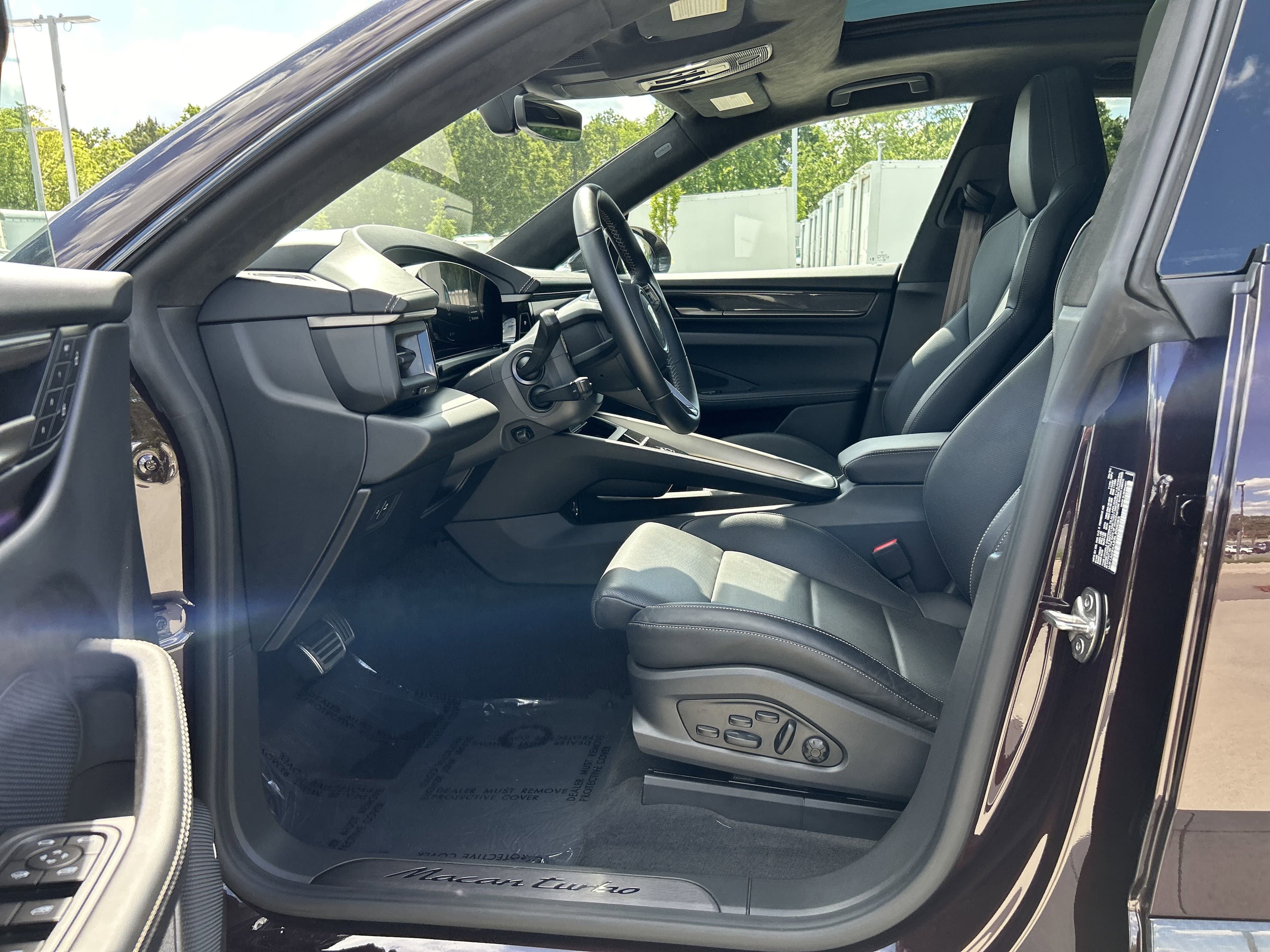 Vehicle photo 15