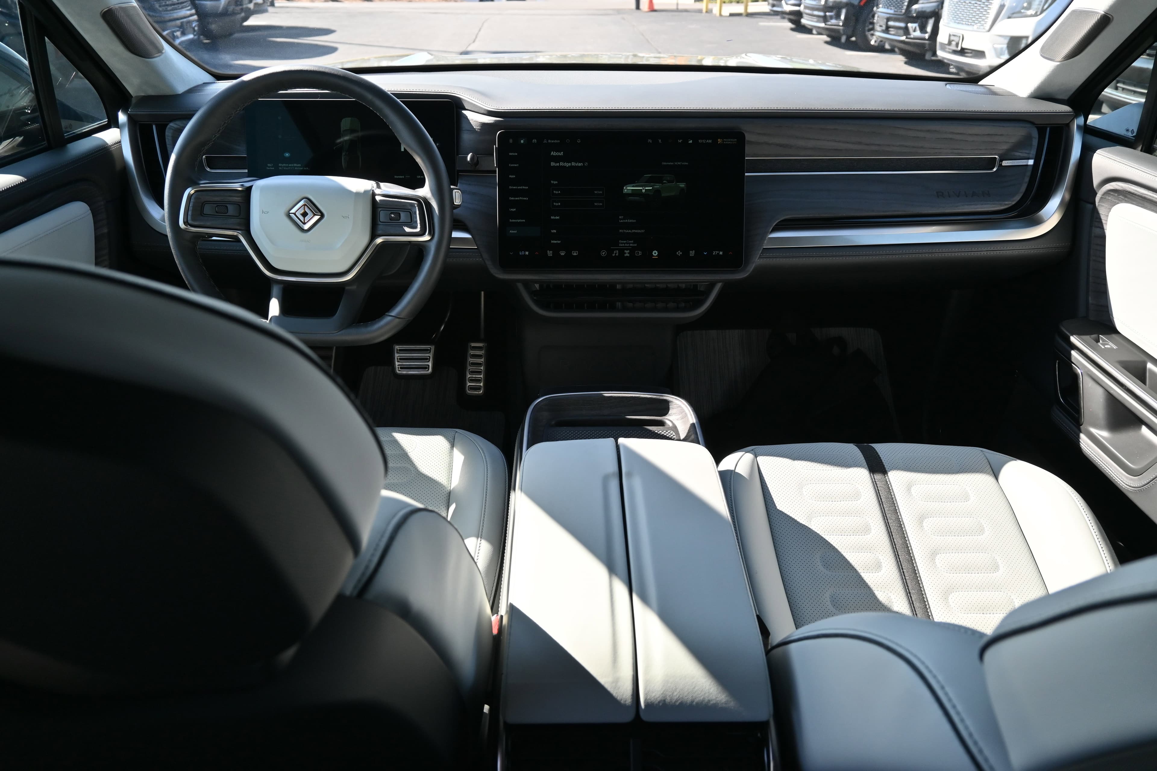 Vehicle photo 2