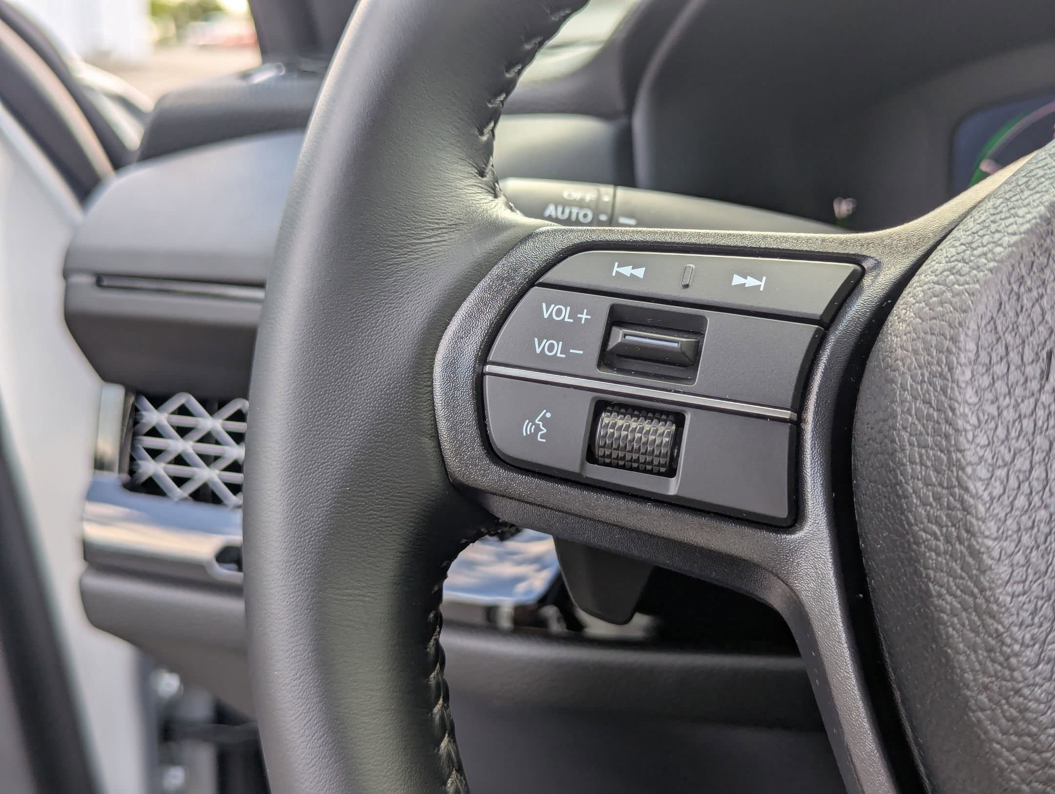 Vehicle photo 17