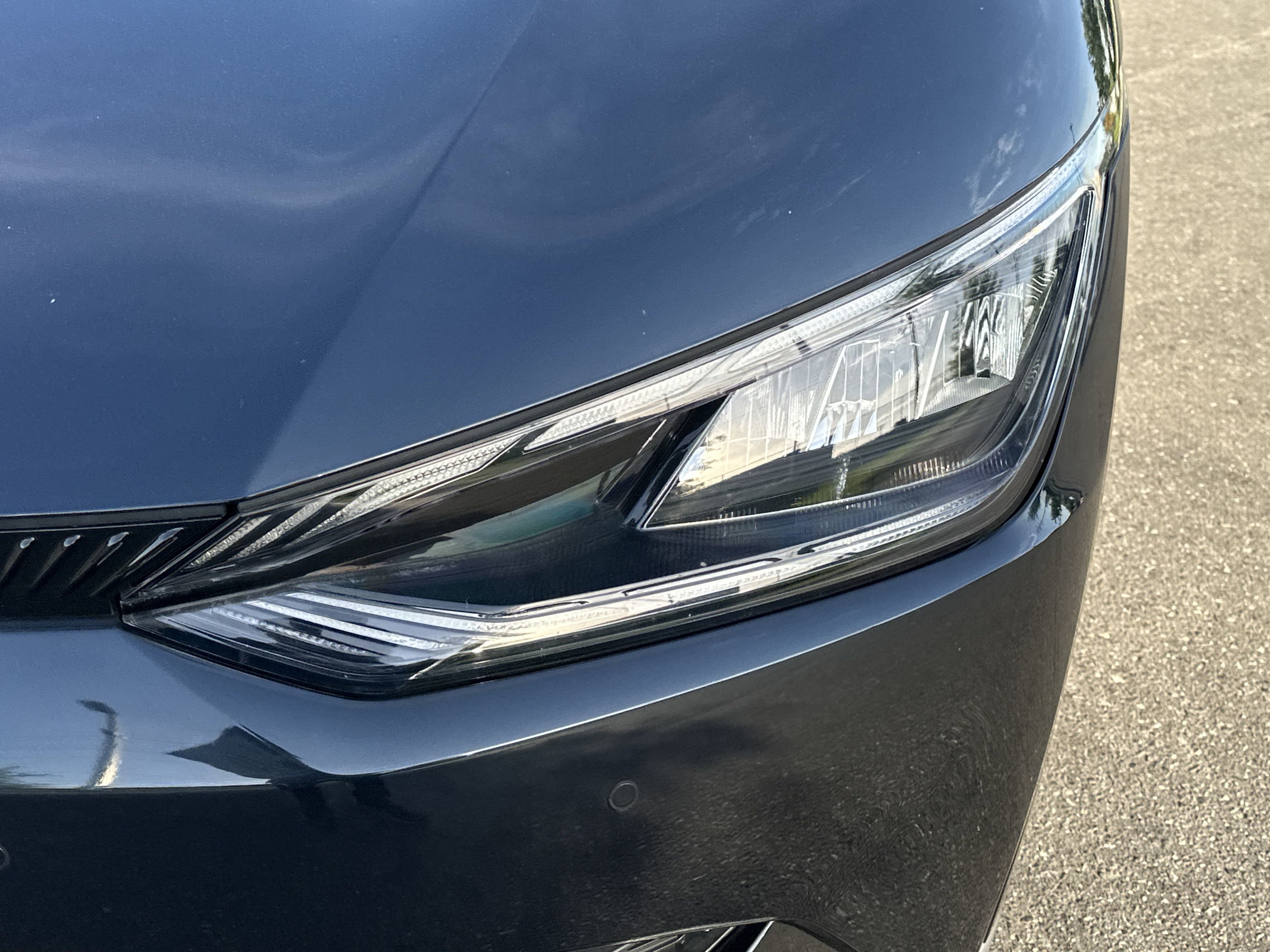 Vehicle photo 9
