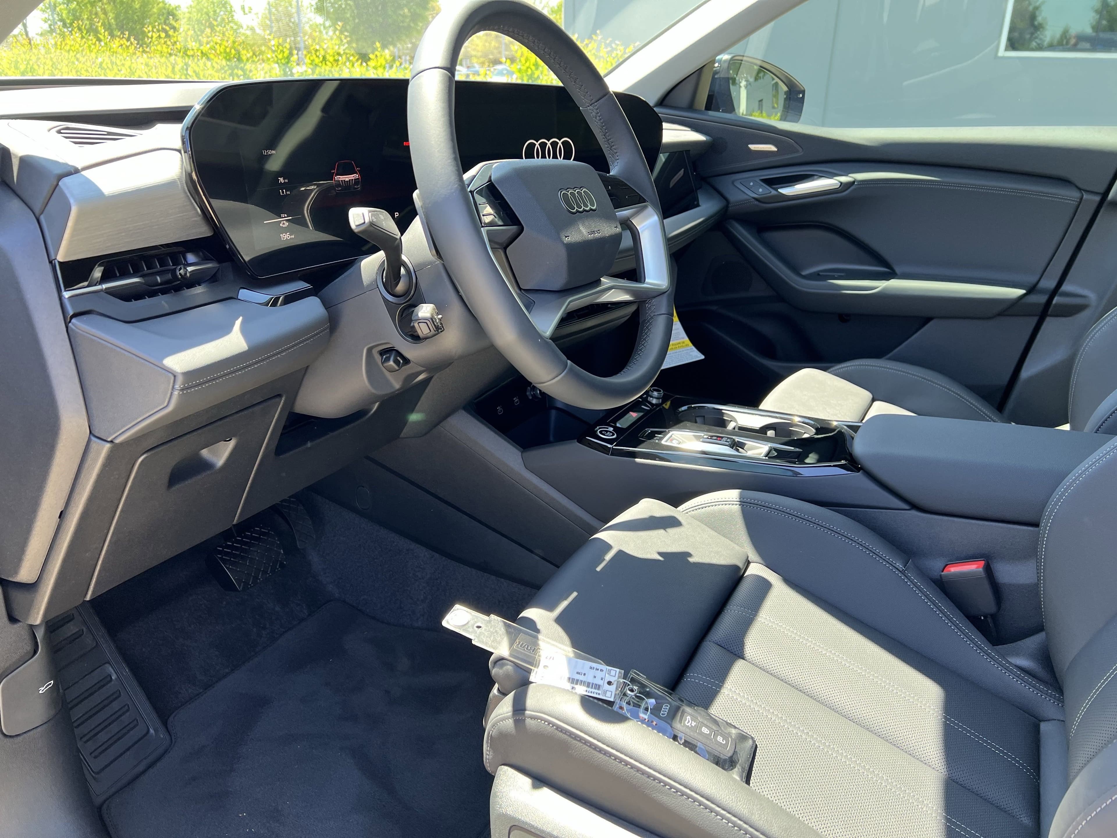 Vehicle photo 14