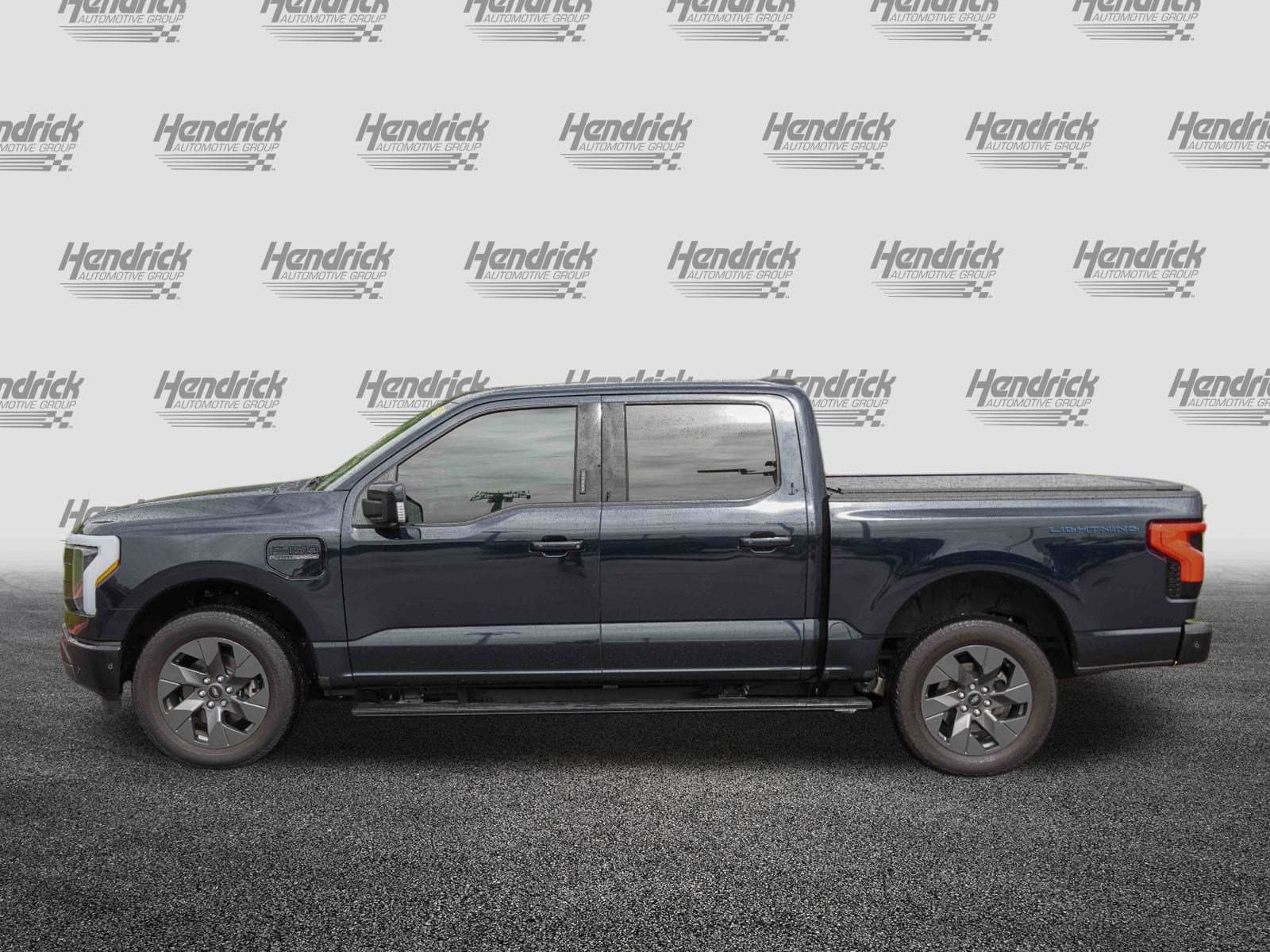 Vehicle photo 4