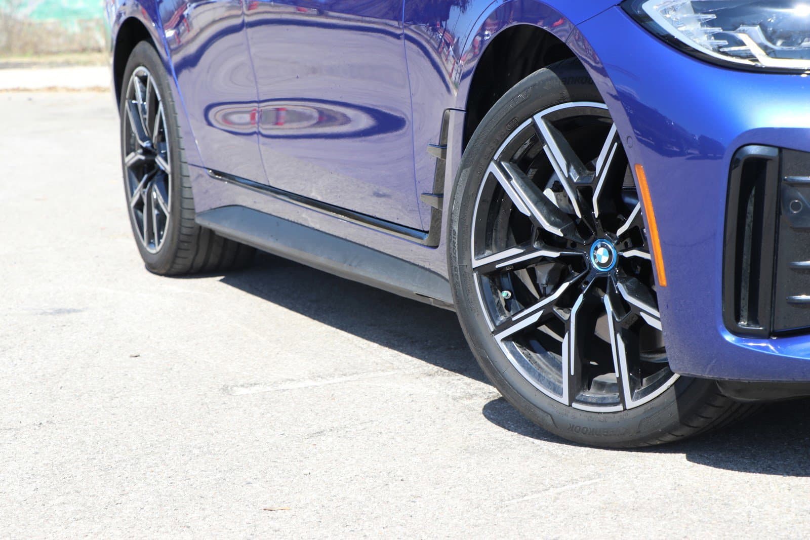 Vehicle photo 2
