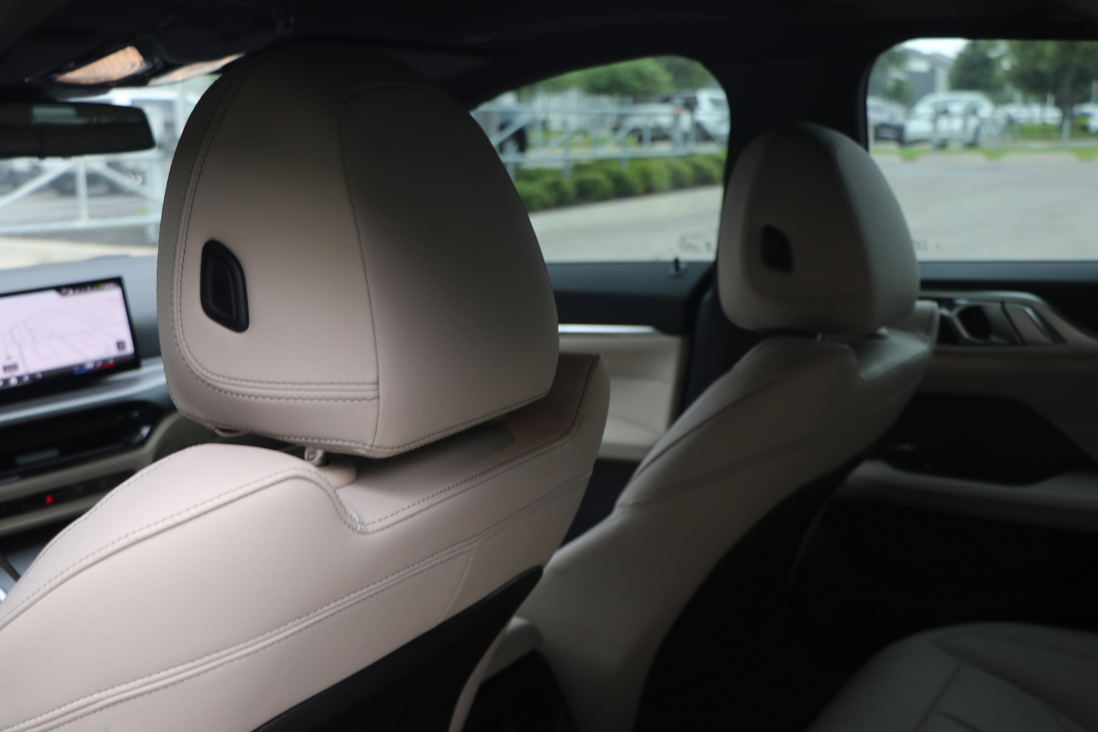 Vehicle photo 32