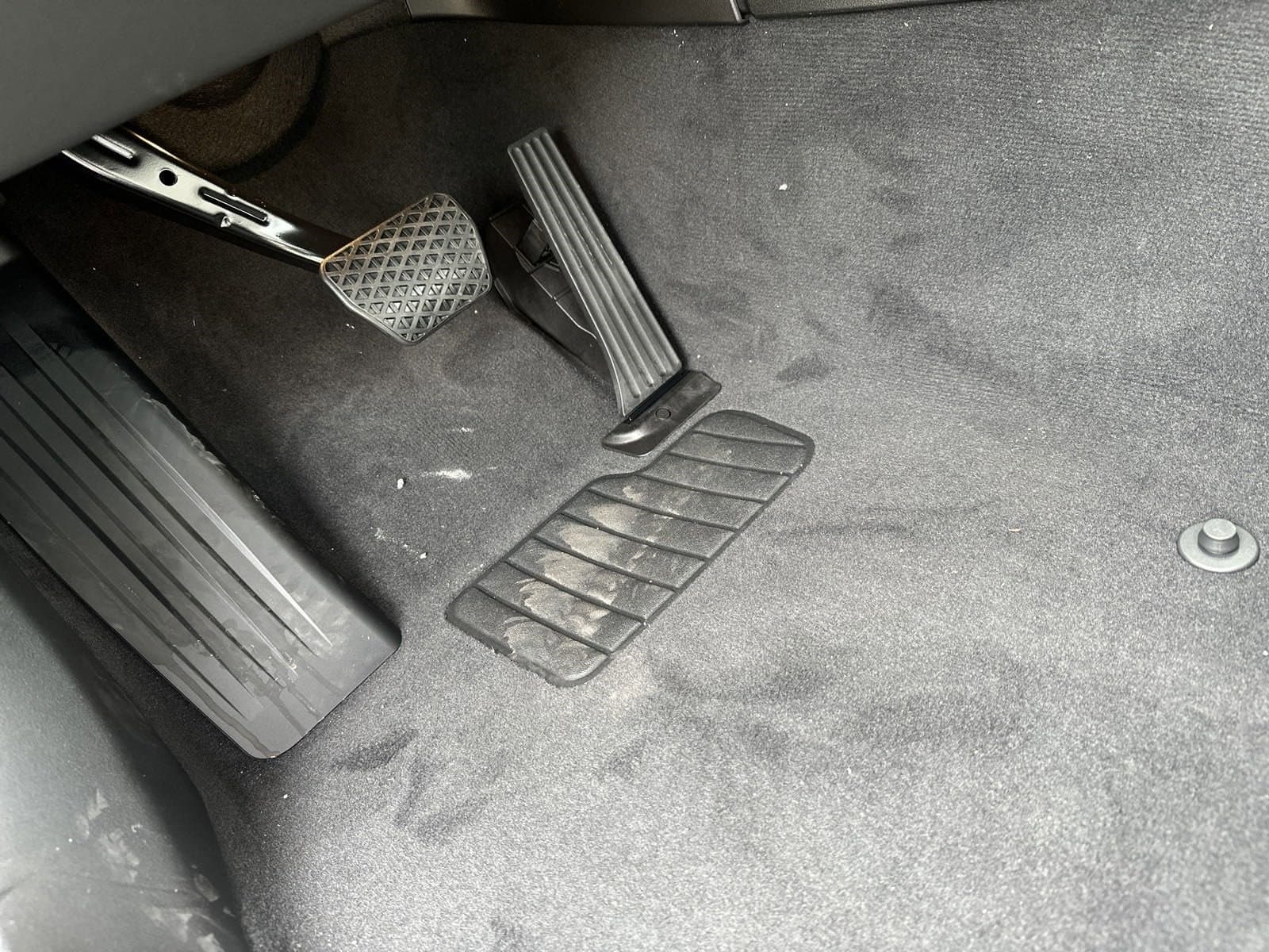 Vehicle photo 14