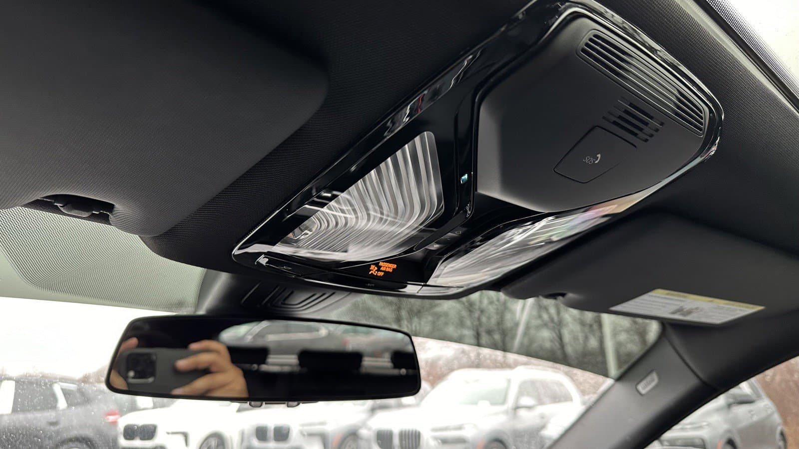 Vehicle photo 26